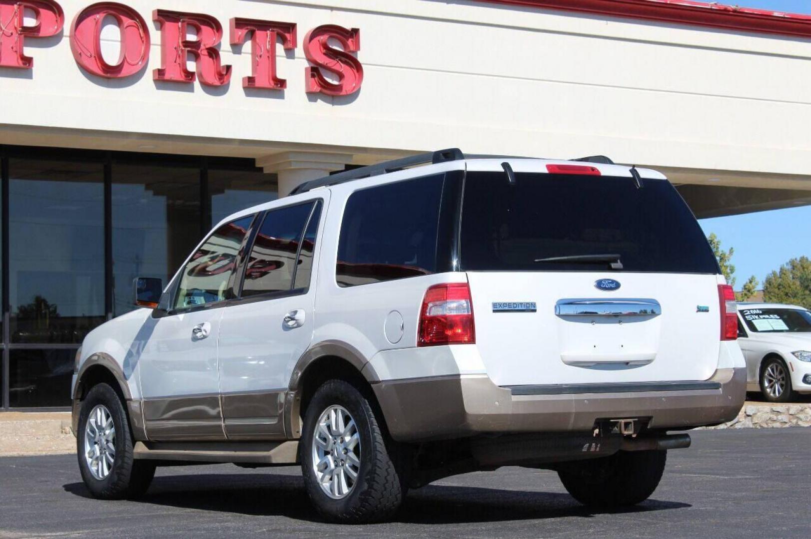 2012 White Ford Expedition King Ranch 2WD (1FMJU1H54CE) with an 5.4L V8 SOHC 16V FFV engine, 6-Speed Automatic transmission, located at 4301 NW 39th , Oklahoma City, OK, 73112, (405) 949-5600, 35.512135, -97.598671 - Photo#4