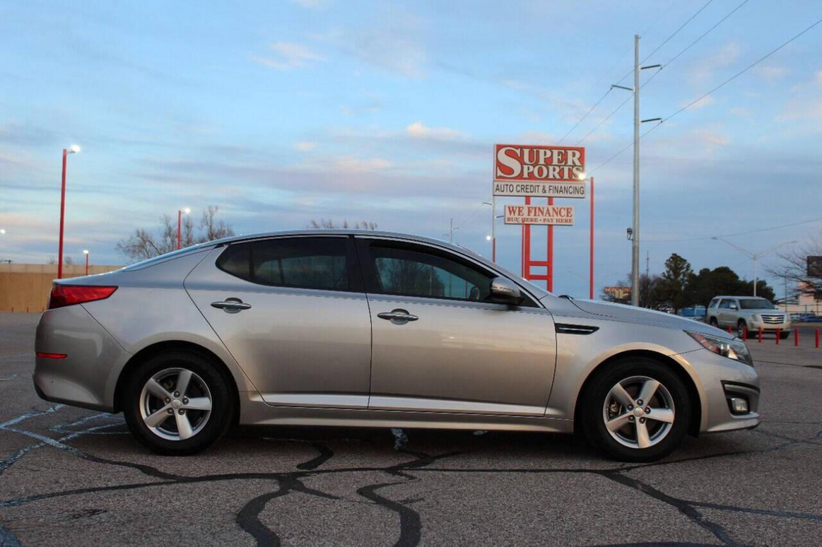 2015 Silver Kia Optima LX (5XXGM4A76FG) with an 2.4L L4 DOHC 16V engine, 6-Speed Automatic transmission, located at 4301 NW 39th , Oklahoma City, OK, 73112, (405) 949-5600, 35.512135, -97.598671 - NO DRIVERS LICENCE NO-FULL COVERAGE INSURANCE-NO CREDIT CHECK. COME ON OVER TO SUPERSPORTS AND TAKE A LOOK AND TEST DRIVE. PLEASE GIVE US A CALL AT (405) 949-5600. NO LICENSIA DE MANEJAR- NO SEGURO DE COBERTURA TOTAL- NO VERIFICACCION DE CREDITO. POR FAVOR VENGAN A SUPERSPORTS, ECHE UN - Photo#4