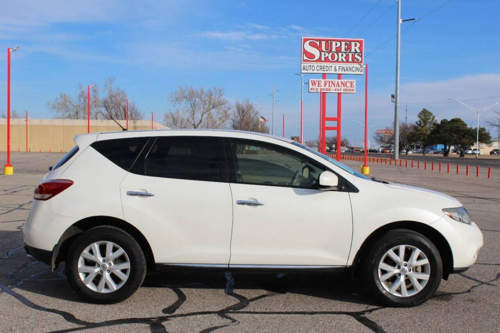 2012 White Nissan Murano SV (JN8AZ1MU3CW) with an 3.5L V6 DOHC 24V engine, Continuously Variable Transmission transmission, located at 4301 NW 39th , Oklahoma City, OK, 73112, (405) 949-5600, 35.512135, -97.598671 - Photo#3