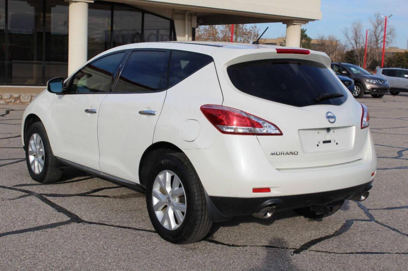 2012 White Nissan Murano SV (JN8AZ1MU3CW) with an 3.5L V6 DOHC 24V engine, Continuously Variable Transmission transmission, located at 4301 NW 39th , Oklahoma City, OK, 73112, (405) 949-5600, 35.512135, -97.598671 - Photo#5