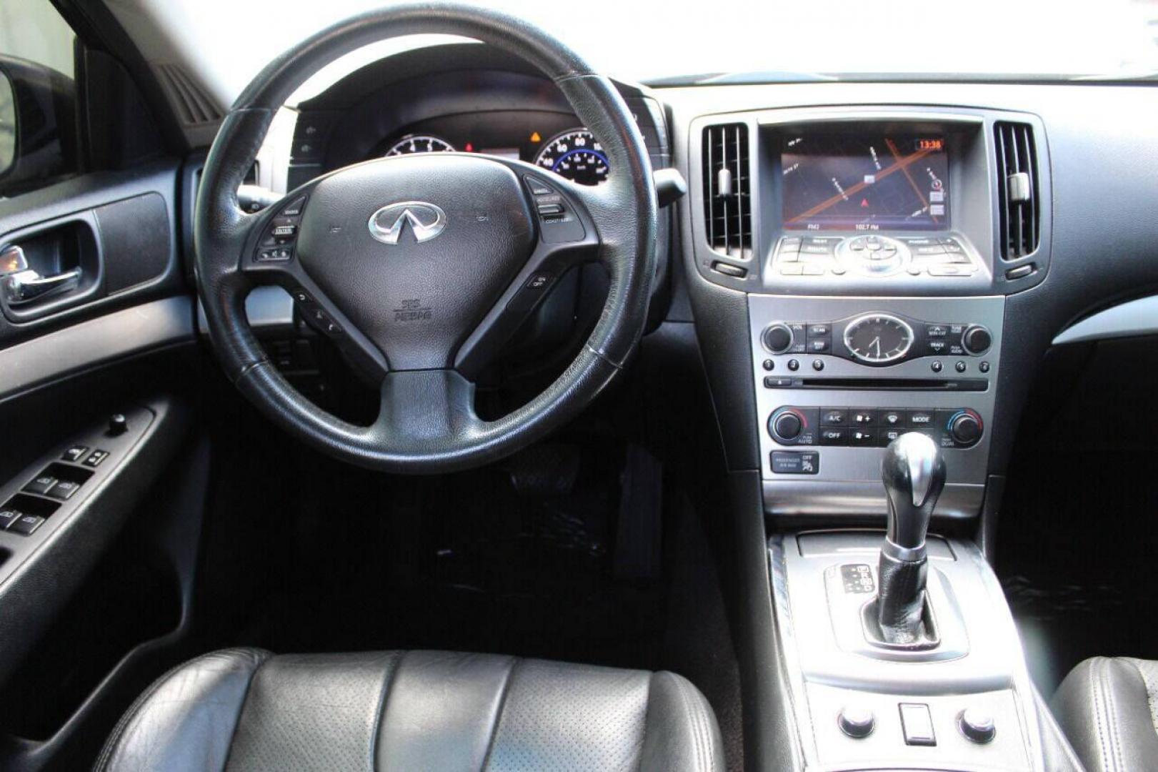 2015 Silver Infiniti Q40 AWD (JN1CV6AR2FM) with an 3.7L V6 DOHC 24V engine, 7-Speed Automatic transmission, located at 4301 NW 39th , Oklahoma City, OK, 73112, (405) 949-5600, 35.512135, -97.598671 - Photo#19