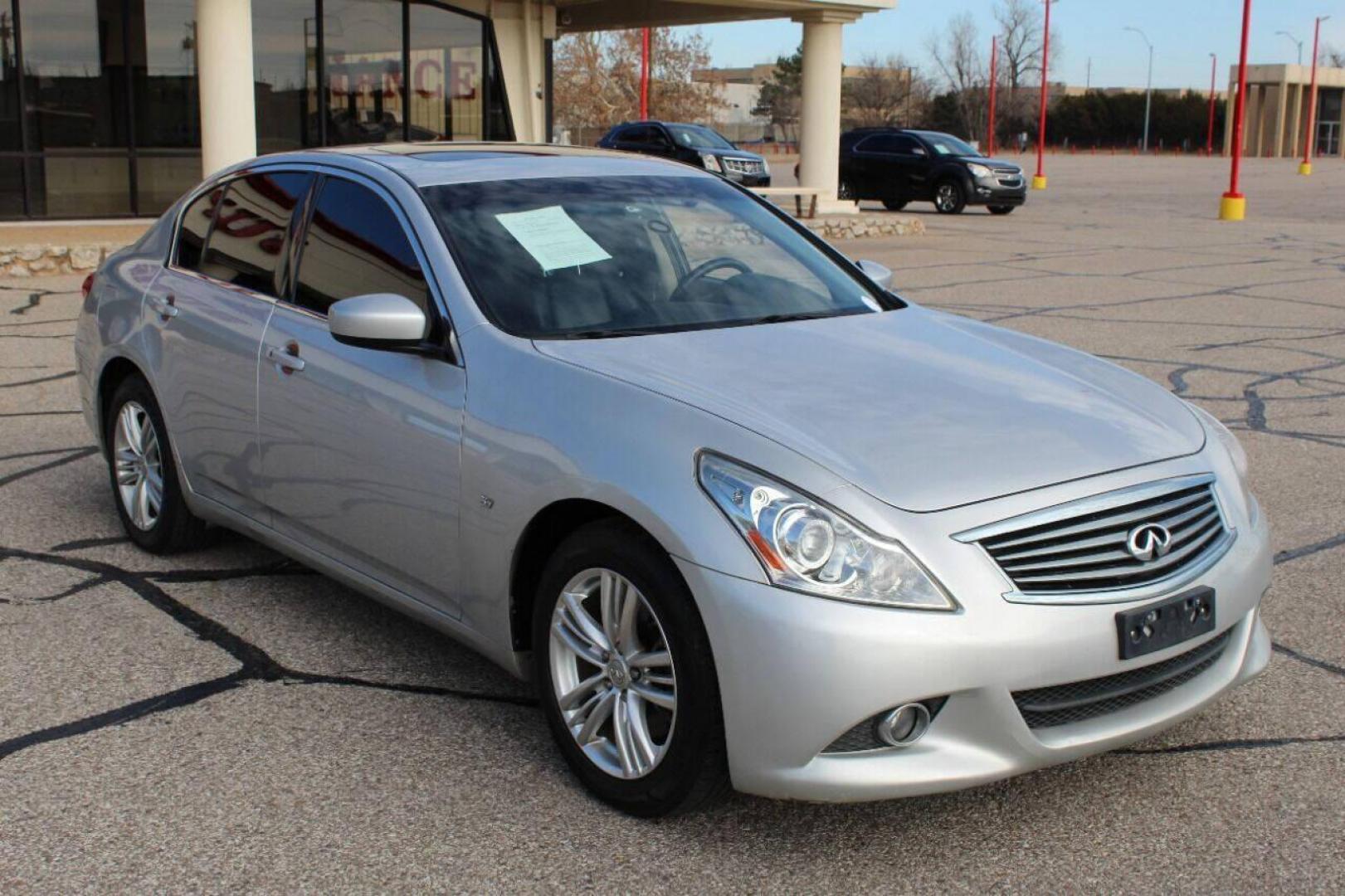 2015 Silver Infiniti Q40 AWD (JN1CV6AR2FM) with an 3.7L V6 DOHC 24V engine, 7-Speed Automatic transmission, located at 4301 NW 39th , Oklahoma City, OK, 73112, (405) 949-5600, 35.512135, -97.598671 - Photo#2