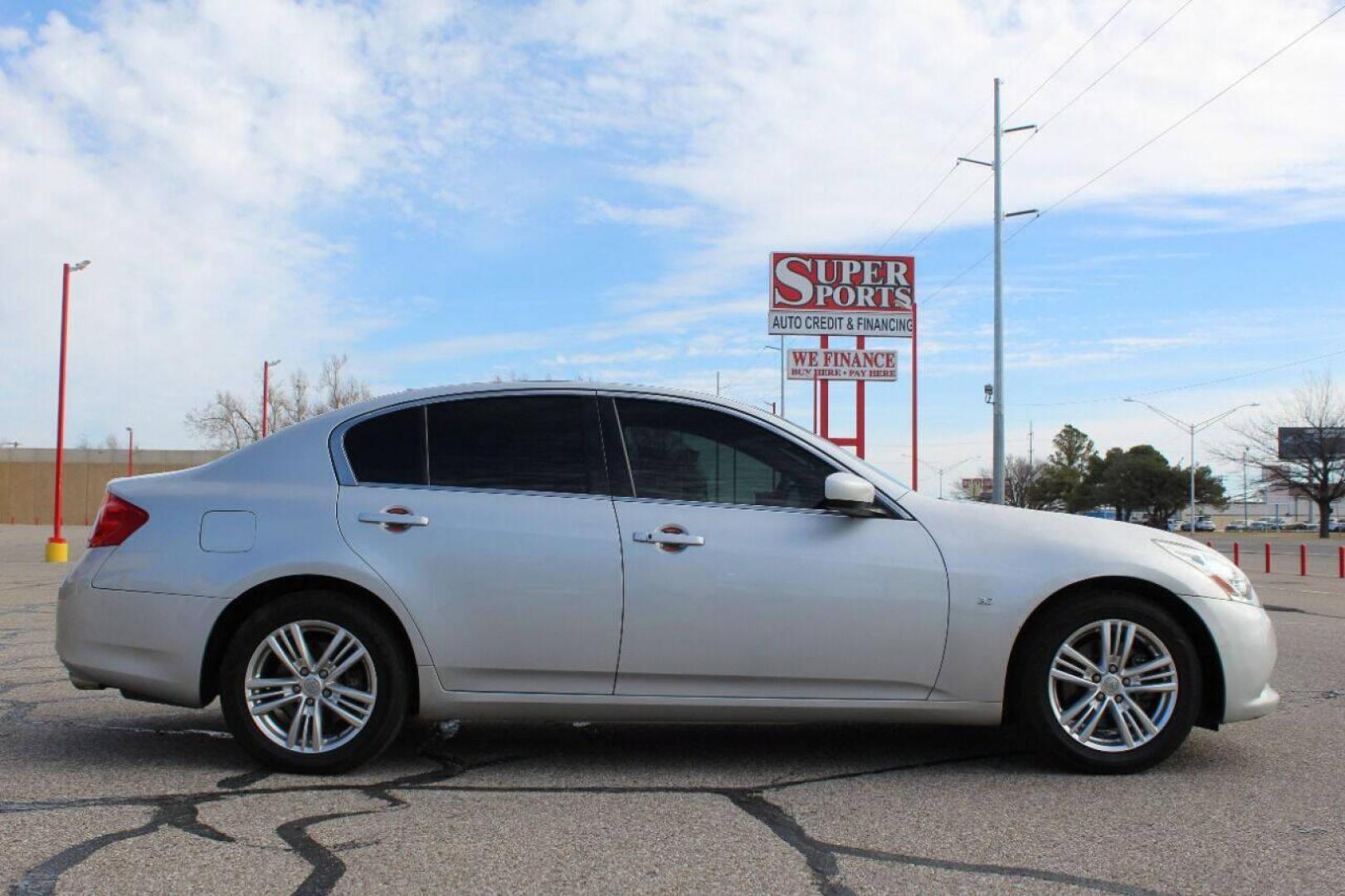 2015 Silver Infiniti Q40 AWD (JN1CV6AR2FM) with an 3.7L V6 DOHC 24V engine, 7-Speed Automatic transmission, located at 4301 NW 39th , Oklahoma City, OK, 73112, (405) 949-5600, 35.512135, -97.598671 - Photo#3