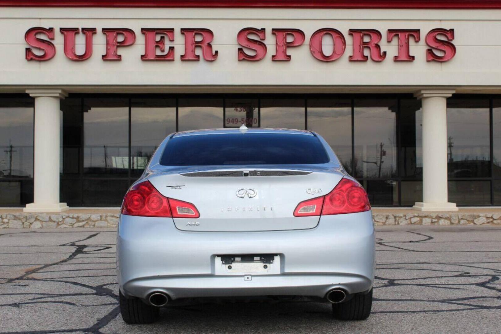 2015 Silver Infiniti Q40 AWD (JN1CV6AR2FM) with an 3.7L V6 DOHC 24V engine, 7-Speed Automatic transmission, located at 4301 NW 39th , Oklahoma City, OK, 73112, (405) 949-5600, 35.512135, -97.598671 - Photo#4