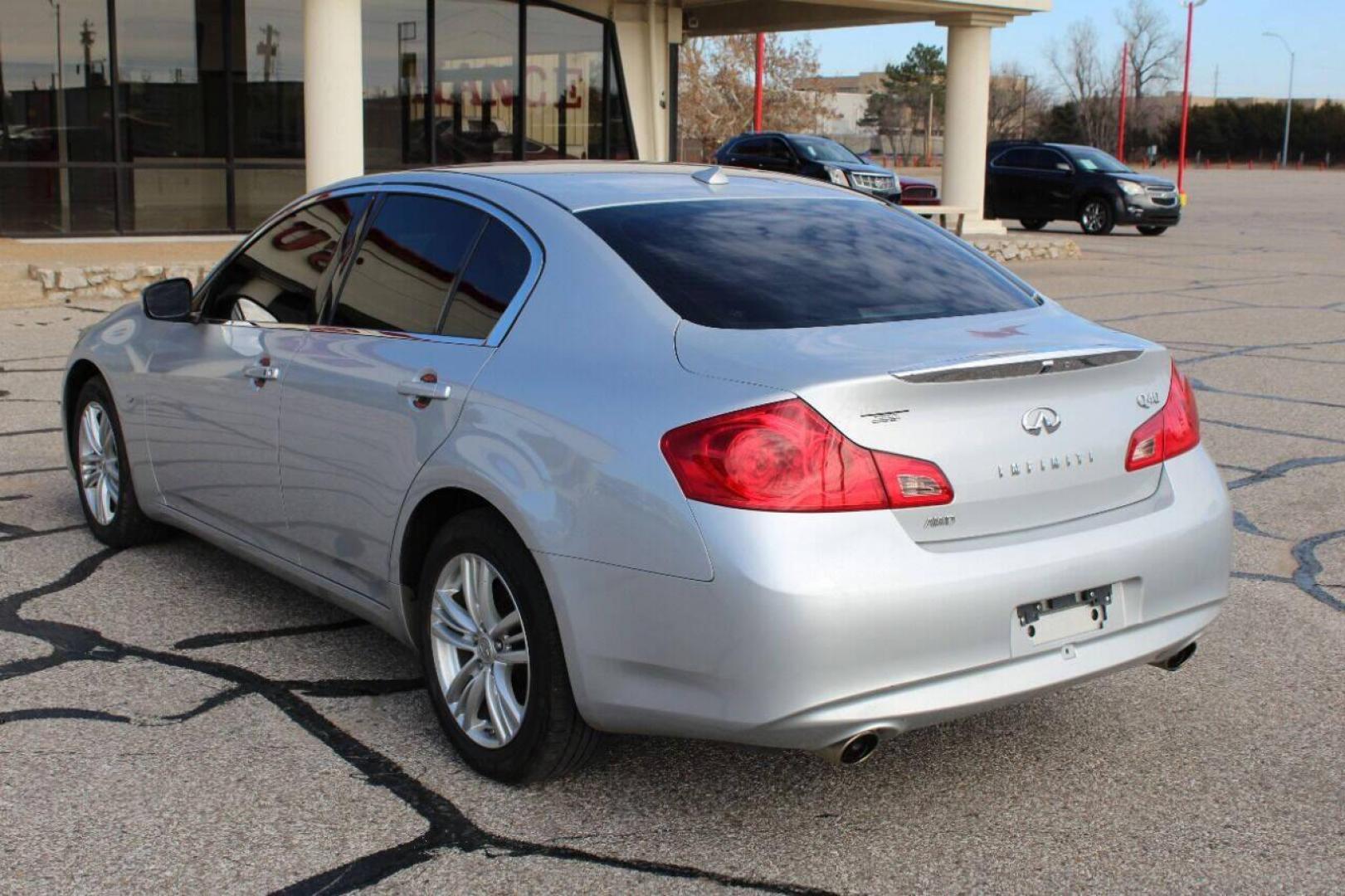 2015 Silver Infiniti Q40 AWD (JN1CV6AR2FM) with an 3.7L V6 DOHC 24V engine, 7-Speed Automatic transmission, located at 4301 NW 39th , Oklahoma City, OK, 73112, (405) 949-5600, 35.512135, -97.598671 - Photo#5