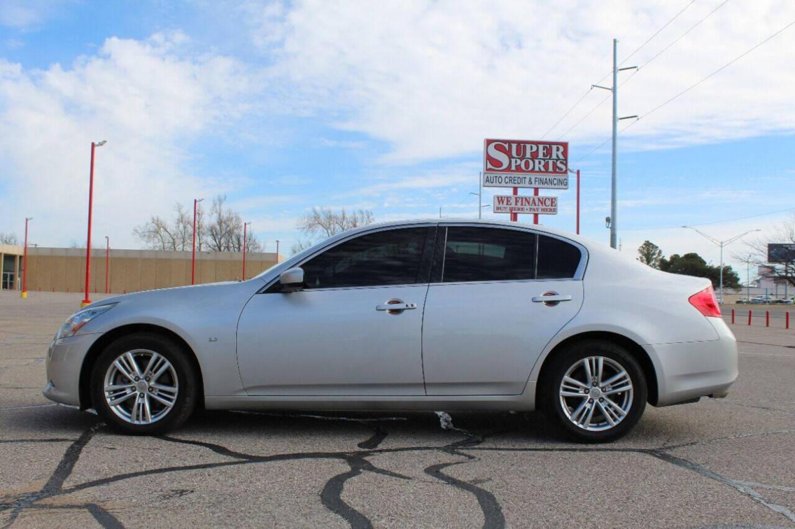 2015 Silver Infiniti Q40 AWD (JN1CV6AR2FM) with an 3.7L V6 DOHC 24V engine, 7-Speed Automatic transmission, located at 4301 NW 39th , Oklahoma City, OK, 73112, (405) 949-5600, 35.512135, -97.598671 - Photo#6