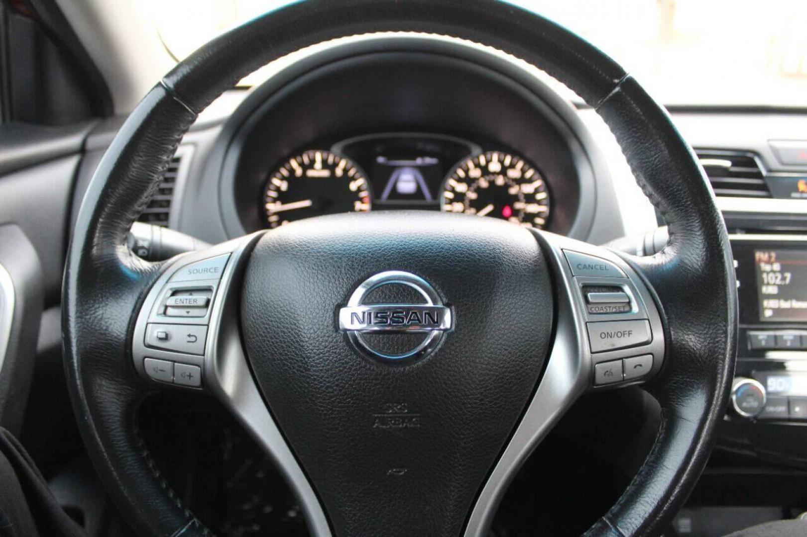 2015 Maroon Nissan Altima 2.5 S (1N4AL3AP0FC) with an 2.5L L4 DOHC 16V engine, Continuously Variable Transmission transmission, located at 4301 NW 39th , Oklahoma City, OK, 73112, (405) 949-5600, 35.512135, -97.598671 - NO DRIVERS LICENCE NO-FULL COVERAGE INSURANCE-NO CREDIT CHECK. COME ON OVER TO SUPERSPORTS AND TAKE A LOOK AND TEST DRIVE. PLEASE GIVE US A CALL AT (405) 949-5600. NO LICENSIA DE MANEJAR- NO SEGURO DE COBERTURA TOTAL- NO VERIFICACCION DE CREDITO. POR FAVOR VENGAN A SUPERSPORTS, ECHE UN - Photo#31