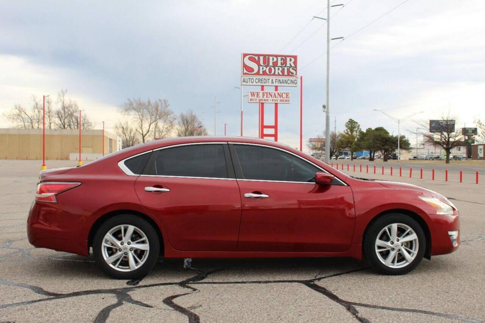 2015 Maroon Nissan Altima 2.5 S (1N4AL3AP0FC) with an 2.5L L4 DOHC 16V engine, Continuously Variable Transmission transmission, located at 4301 NW 39th , Oklahoma City, OK, 73112, (405) 949-5600, 35.512135, -97.598671 - NO DRIVERS LICENCE NO-FULL COVERAGE INSURANCE-NO CREDIT CHECK. COME ON OVER TO SUPERSPORTS AND TAKE A LOOK AND TEST DRIVE. PLEASE GIVE US A CALL AT (405) 949-5600. NO LICENSIA DE MANEJAR- NO SEGURO DE COBERTURA TOTAL- NO VERIFICACCION DE CREDITO. POR FAVOR VENGAN A SUPERSPORTS, ECHE UN - Photo#3