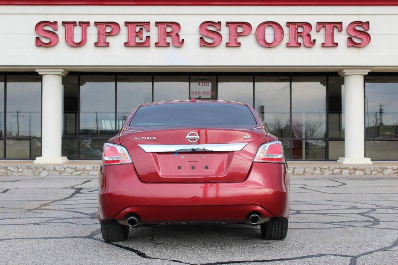 2015 Maroon Nissan Altima 2.5 S (1N4AL3AP0FC) with an 2.5L L4 DOHC 16V engine, Continuously Variable Transmission transmission, located at 4301 NW 39th , Oklahoma City, OK, 73112, (405) 949-5600, 35.512135, -97.598671 - NO DRIVERS LICENCE NO-FULL COVERAGE INSURANCE-NO CREDIT CHECK. COME ON OVER TO SUPERSPORTS AND TAKE A LOOK AND TEST DRIVE. PLEASE GIVE US A CALL AT (405) 949-5600. NO LICENSIA DE MANEJAR- NO SEGURO DE COBERTURA TOTAL- NO VERIFICACCION DE CREDITO. POR FAVOR VENGAN A SUPERSPORTS, ECHE UN - Photo#4