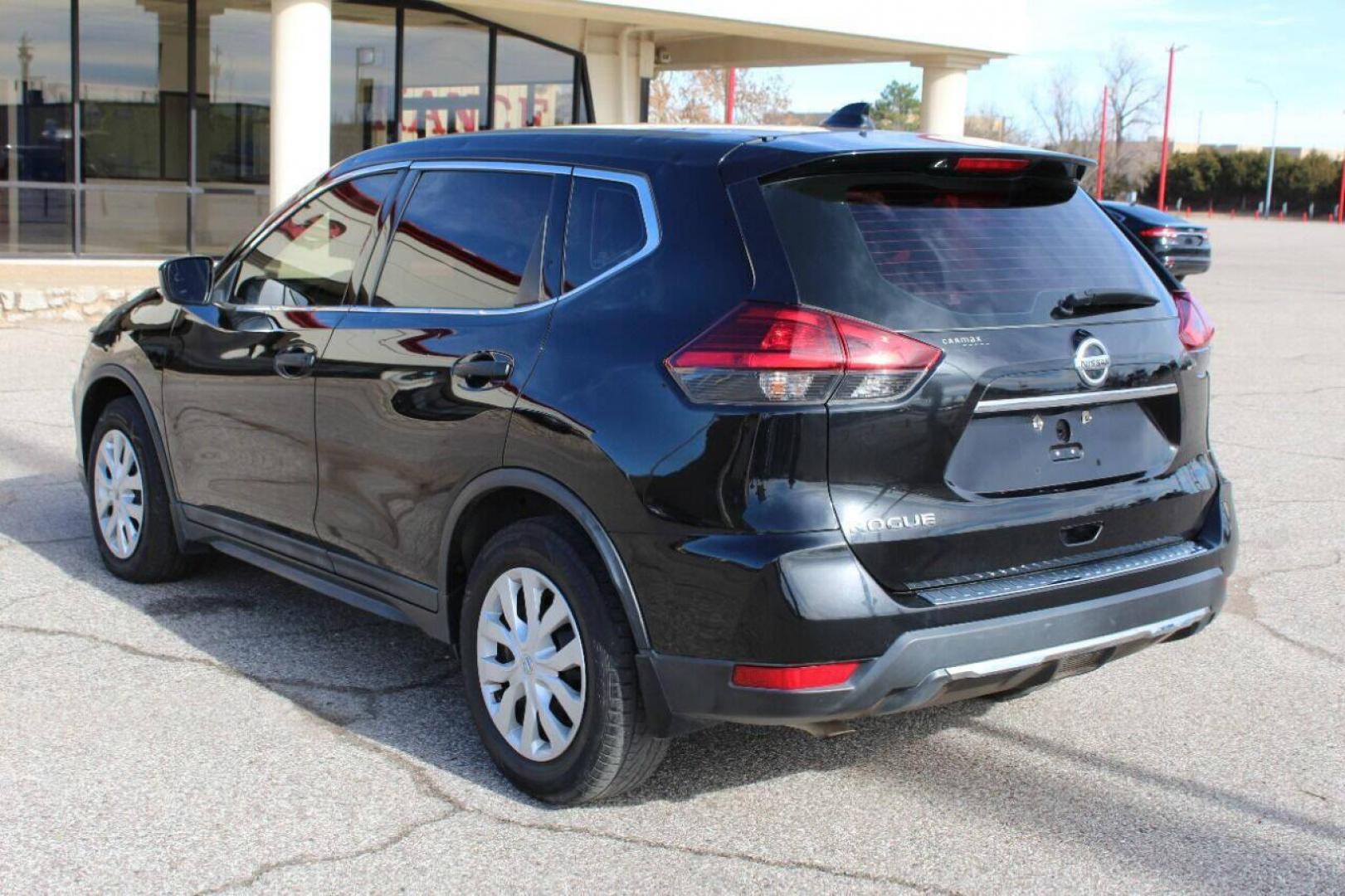 2017 Black Nissan Rogue SV 2WD (5N1AT2MTXHC) with an 2.5L L4 DOHC 16V engine, CVT transmission, located at 4301 NW 39th , Oklahoma City, OK, 73112, (405) 949-5600, 35.512135, -97.598671 - Photo#4