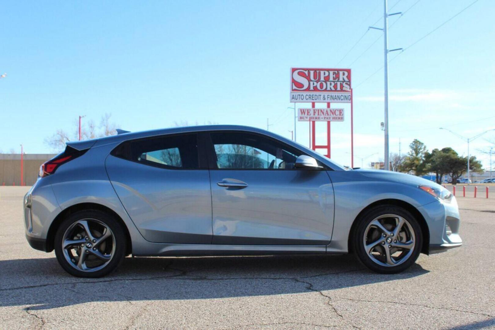 2019 Blue Hyundai Veloster 2.0 6A (KMHTG6AF0KU) with an 2.0L L4 DOHC 16V engine, 6A transmission, located at 4301 NW 39th , Oklahoma City, OK, 73112, (405) 949-5600, 35.512135, -97.598671 - Photo#3