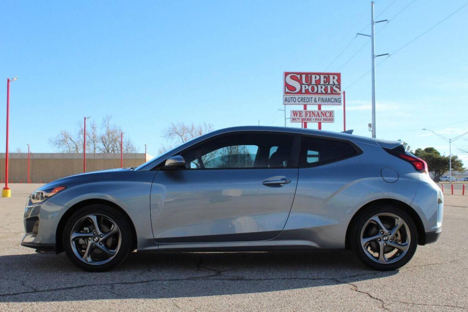 2019 Blue Hyundai Veloster 2.0 6A (KMHTG6AF0KU) with an 2.0L L4 DOHC 16V engine, 6A transmission, located at 4301 NW 39th , Oklahoma City, OK, 73112, (405) 949-5600, 35.512135, -97.598671 - Photo#6