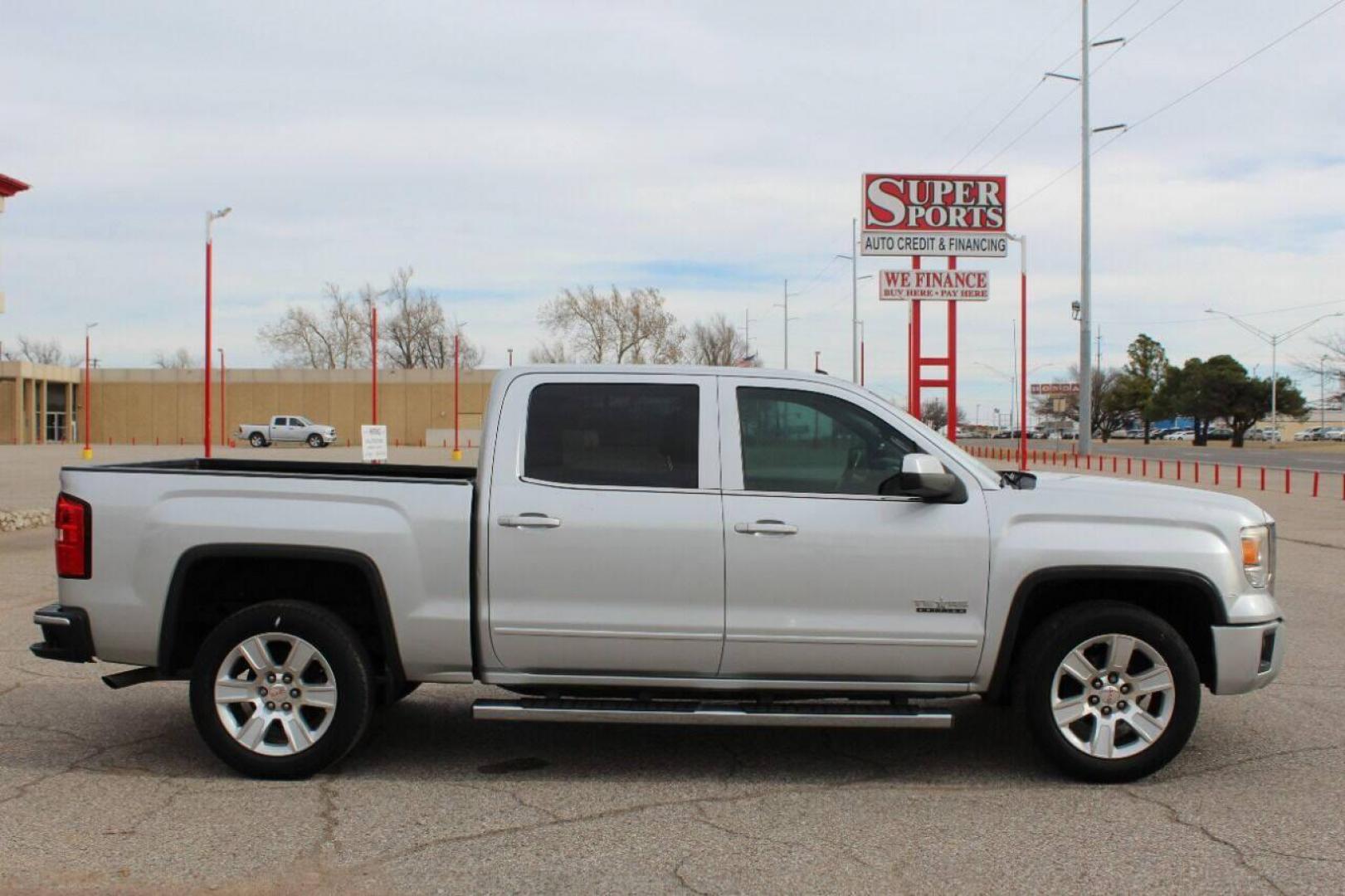 2015 Silver GMC Sierra 1500 SLE Crew Cab Long Box 2WD (3GTP1UEC7FG) with an 5.3L V8 OHV 16V engine, 6-Speed Automatic transmission, located at 4301 NW 39th , Oklahoma City, OK, 73112, (405) 949-5600, 35.512135, -97.598671 - NO DRIVERS LICENCE NO-FULL COVERAGE INSURANCE-NO CREDIT CHECK. COME ON OVER TO SUPERSPORTS AND TAKE A LOOK AND TEST DRIVE. PLEASE GIVE US A CALL AT (405) 949-5600. NO LICENSIA DE MANEJAR- NO SEGURO DE COBERTURA TOTAL- NO VERIFICACCION DE CREDITO. POR FAVOR VENGAN A SUPERSPORTS, - Photo#3