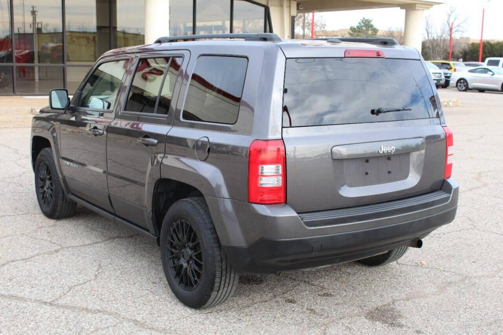 2017 Gray Jeep Patriot Sport 2WD (1C4NJPBA6HD) with an 2.0L L4 DOHC 16V engine, Automatic 6-Speed transmission, located at 4301 NW 39th , Oklahoma City, OK, 73112, (405) 949-5600, 35.512135, -97.598671 - NO DRIVERS LICENCE NO-FULL COVERAGE INSURANCE-NO CREDIT CHECK. COME ON OVER TO SUPERSPORTS AND TAKE A LOOK AND TEST DRIVE. PLEASE GIVE US A CALL AT (405) 949-5600. NO LICENSIA DE MANEJAR- NO SEGURO DE COBERTURA TOTAL- NO VERIFICACCION DE CREDITO. POR FAVOR VENGAN A SUPERSPORTS, ECHE UN - Photo#4