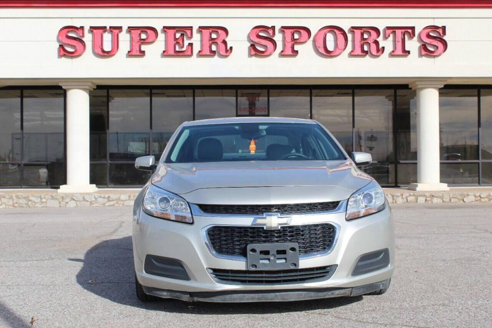 2015 Beige Chevrolet Malibu 1LT (1G11C5SL5FF) with an 2.5L L4 DOHC 16V engine, 6-Speed Automatic transmission, located at 4301 NW 39th , Oklahoma City, OK, 73112, (405) 949-5600, 35.512135, -97.598671 - NO DRIVERS LICENCE NO-FULL COVERAGE INSURANCE-NO CREDIT CHECK. COME ON OVER TO SUPERSPORTS AND TAKE A LOOK AND TEST DRIVE. PLEASE GIVE US A CALL AT (405) 949-5600. NO LICENSIA DE MANEJAR- NO SEGURO DE COBERTURA TOTAL- NO VERIFICACCION DE CREDITO. POR FAVOR VENGAN A SUPERSPORTS, ECHE UN - Photo#0