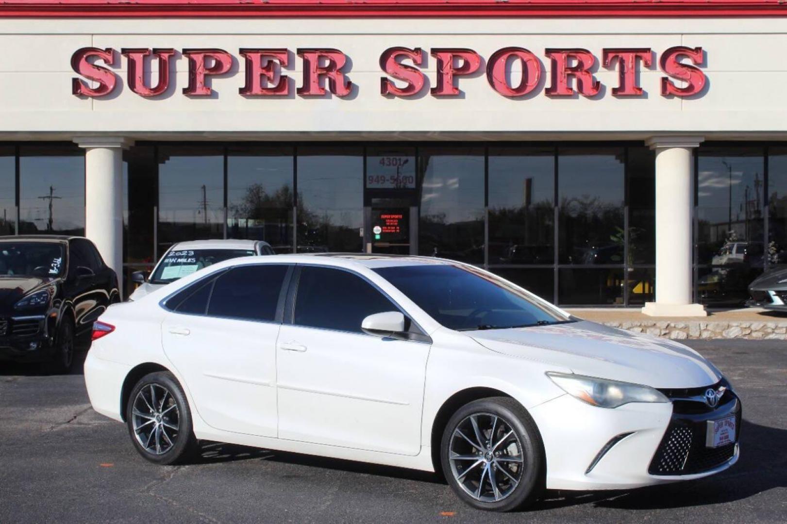 2015 White Toyota Camry SE (4T1BF1FK3FU) with an 2.5L L4 DOHC 16V engine, 6-Speed Automatic transmission, located at 4301 NW 39th , Oklahoma City, OK, 73112, (405) 949-5600, 35.512135, -97.598671 - NO DRIVERS LICENCE NO-FULL COVERAGE INSURANCE-NO CREDIT CHECK. COME ON OVER TO SUPERSPORTS AND TAKE A LOOK AND TEST DRIVE. PLEASE GIVE US A CALL AT (405) 949-5600. NO LICENSIA DE MANEJAR- NO SEGURO DE COBERTURA TOTAL- NO VERIFICACCION DE CREDITO. POR FAVOR VENGAN A SUPERSPORTS, ECHE UN - Photo#0