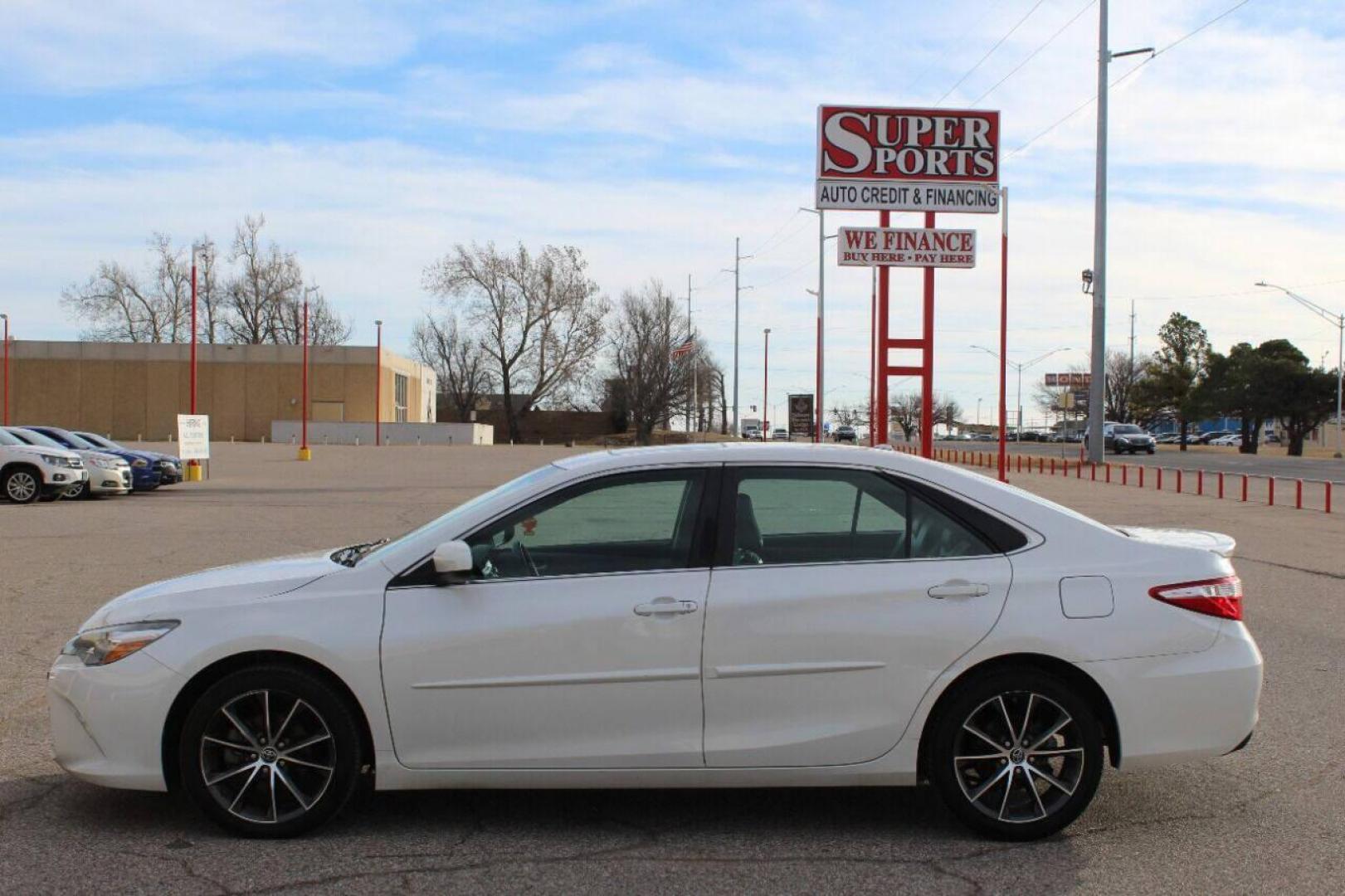 2015 White Toyota Camry SE (4T1BF1FK3FU) with an 2.5L L4 DOHC 16V engine, 6-Speed Automatic transmission, located at 4301 NW 39th , Oklahoma City, OK, 73112, (405) 949-5600, 35.512135, -97.598671 - NO DRIVERS LICENCE NO-FULL COVERAGE INSURANCE-NO CREDIT CHECK. COME ON OVER TO SUPERSPORTS AND TAKE A LOOK AND TEST DRIVE. PLEASE GIVE US A CALL AT (405) 949-5600. NO LICENSIA DE MANEJAR- NO SEGURO DE COBERTURA TOTAL- NO VERIFICACCION DE CREDITO. POR FAVOR VENGAN A SUPERSPORTS, ECHE UN - Photo#10