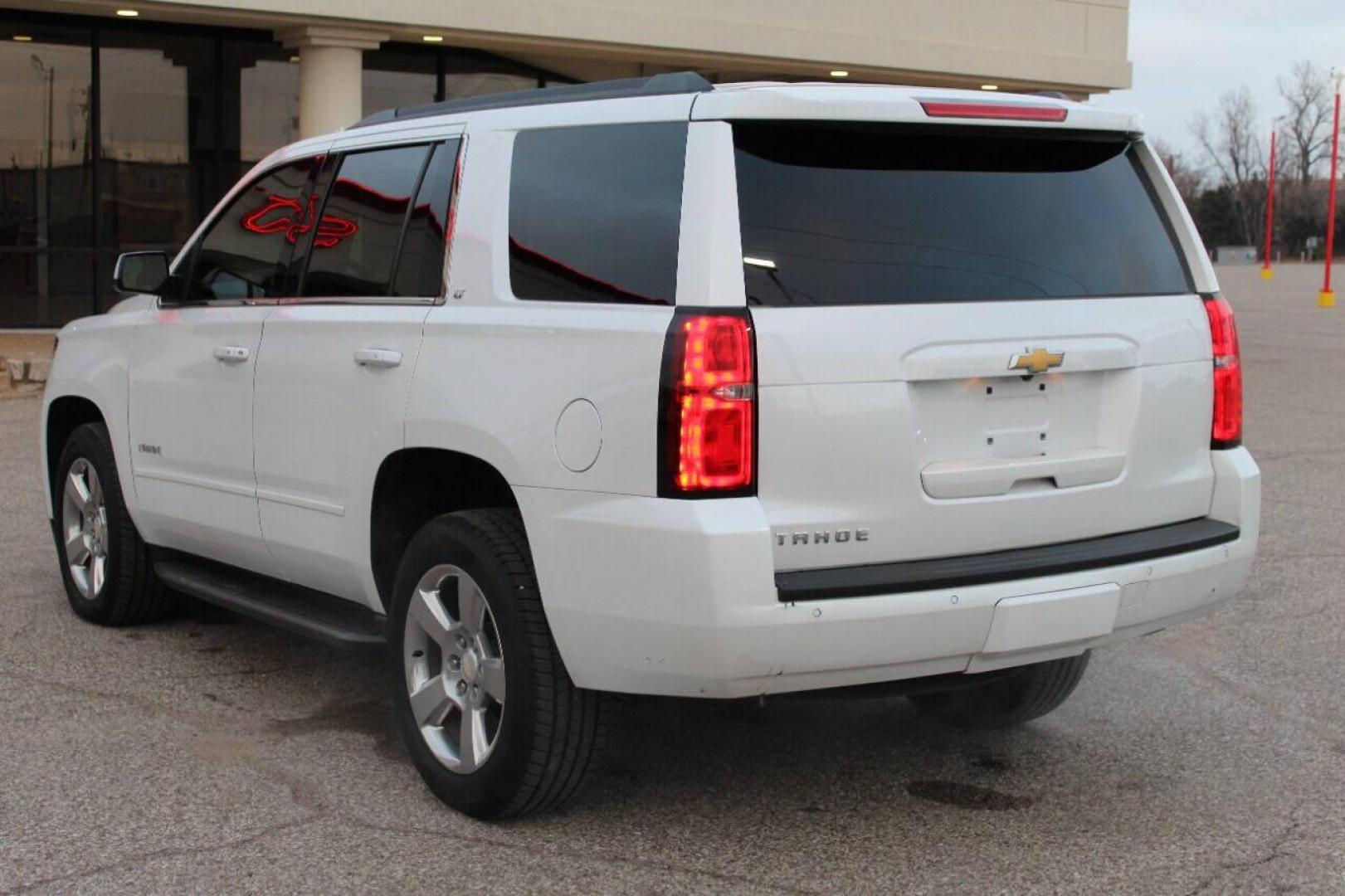 2018 White Chevrolet Tahoe (1GNSCBKC8JR) with an 5.3L V8 5.3L V8 engine, Automatic 6-Speed transmission, located at 4301 NW 39th , Oklahoma City, OK, 73112, (405) 949-5600, 35.512135, -97.598671 - NO DRIVERS LICENCE NO-FULL COVERAGE INSURANCE-NO CREDIT CHECK. COME ON OVER TO SUPERSPORTS AND TAKE A LOOK AND TEST DRIVE PLEASE GIVE US A CALL AT (405) 949-5600. NO LICENSIA DE MANEJAR- NO SEGURO DE COBERTURA TOTAL- NO VERIFICACCION DE CREDITO. POR FAVOR VENGAN A SUPERSPORTS, E - Photo#5