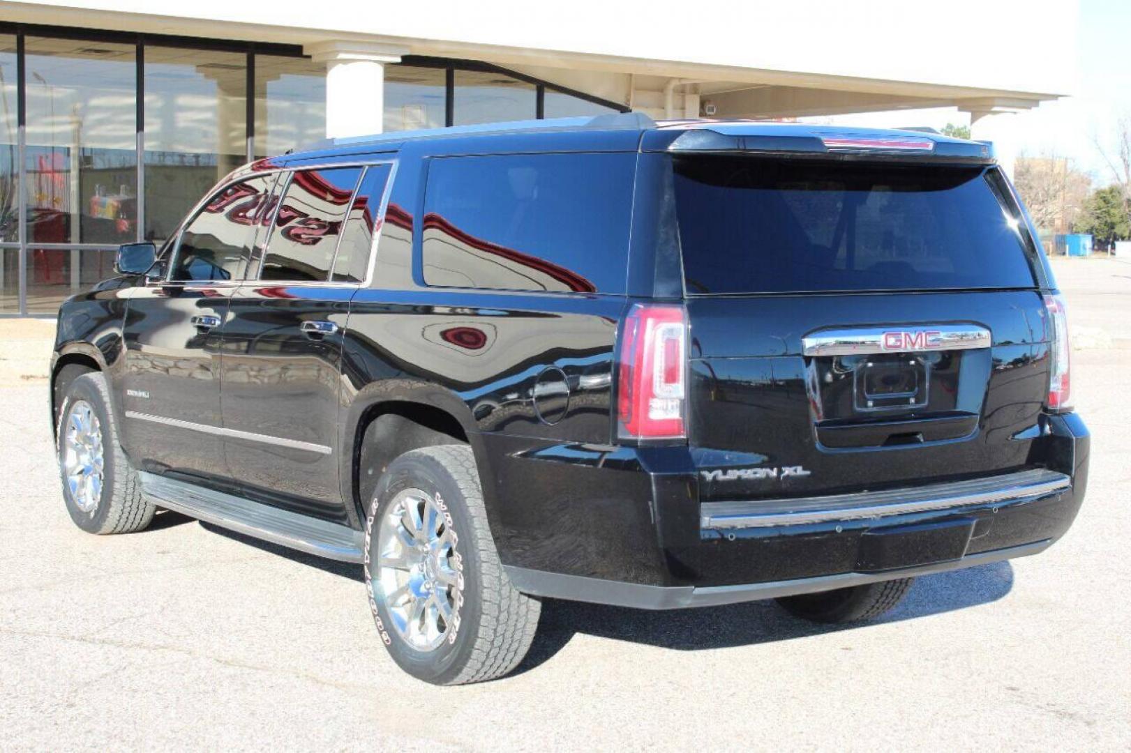 2015 Black GMC Yukon Denali XL 4WD (1GKS2JKJ5FR) with an 6.2L V8 OHV 16V engine, 6-Speed Automatic transmission, located at 4301 NW 39th , Oklahoma City, OK, 73112, (405) 949-5600, 35.512135, -97.598671 - NO DRIVERS LICENCE NO-FULL COVERAGE INSURANCE-NO CREDIT CHECK. COME ON OVER TO SUPERSPORTS AND TAKE A LOOK AND TEST DRIVE. PLEASE GIVE US A CALL AT (405) 949-5600. NO LICENSIA DE MANEJAR- NO SEGURO DE COBERTURA TOTAL- NO VERIFICACION DE CREDITO. POR FAVOR VENGAN A SUPERSPORTS, ECHE UN V - Photo#4