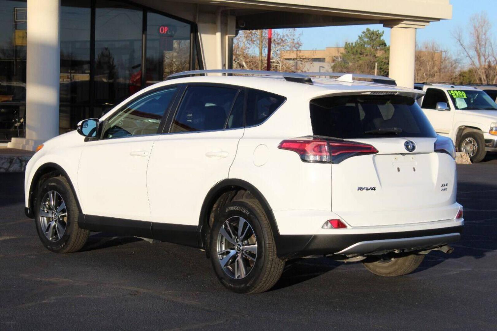 2016 White Toyota RAV4 XLE AWD (2T3RFREV1GW) with an 2.5L L4 DOHC 16V engine, 6A transmission, located at 4301 NW 39th , Oklahoma City, OK, 73112, (405) 949-5600, 35.512135, -97.598671 - NO DRIVERS LICENSE - NO FULL COVERAGE INSURANCE - NO CREDIT CHECK. COME ON OVER TO SUPERSPORTS AND TAKE A LOOK AND TEST DRIVE. PLEASE GIVE US A CALL AT (405) 949-5600. NO LICENCIA DE MANEJAR - NO SEGURO DE COBERTURA TOTAL - NO VERIFICACION DE CREDITO. POR FAVOR VENGAN A SUPERSPORTS, ECH - Photo#5