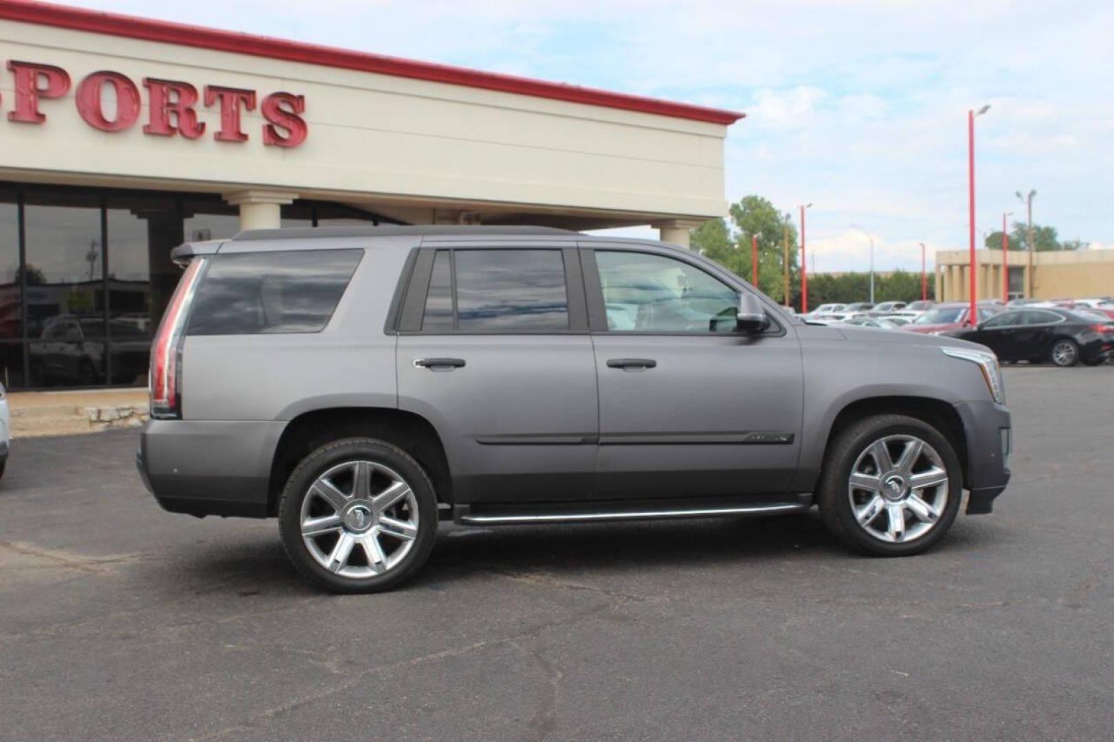 2017 Pewter Cadillac Escalade Luxury 4WD (1GYS4BKJ7HR) with an 6.2L V8 OHV 16V FFV engine, 8A transmission, located at 4301 NW 39th , Oklahoma City, OK, 73112, (405) 949-5600, 35.512135, -97.598671 - NO DRIVERS LICENCE NO-FULL COVERAGE INSURANCE-NO CREDIT CHECK. COME ON OVER TO SUPERSPORTS AND TAKE A LOOK AND TEST DRIVE. PLEASE GIVE US A CALL AT (405) 949-5600. NO LICENSIA DE MANEJAR- NO SEGURO DE COBERTURA TOTAL- NO VERIFICACCION DE CREDITO. POR FAVOR VENGAN A SUPERSPORTS, ECHE UN - Photo#2