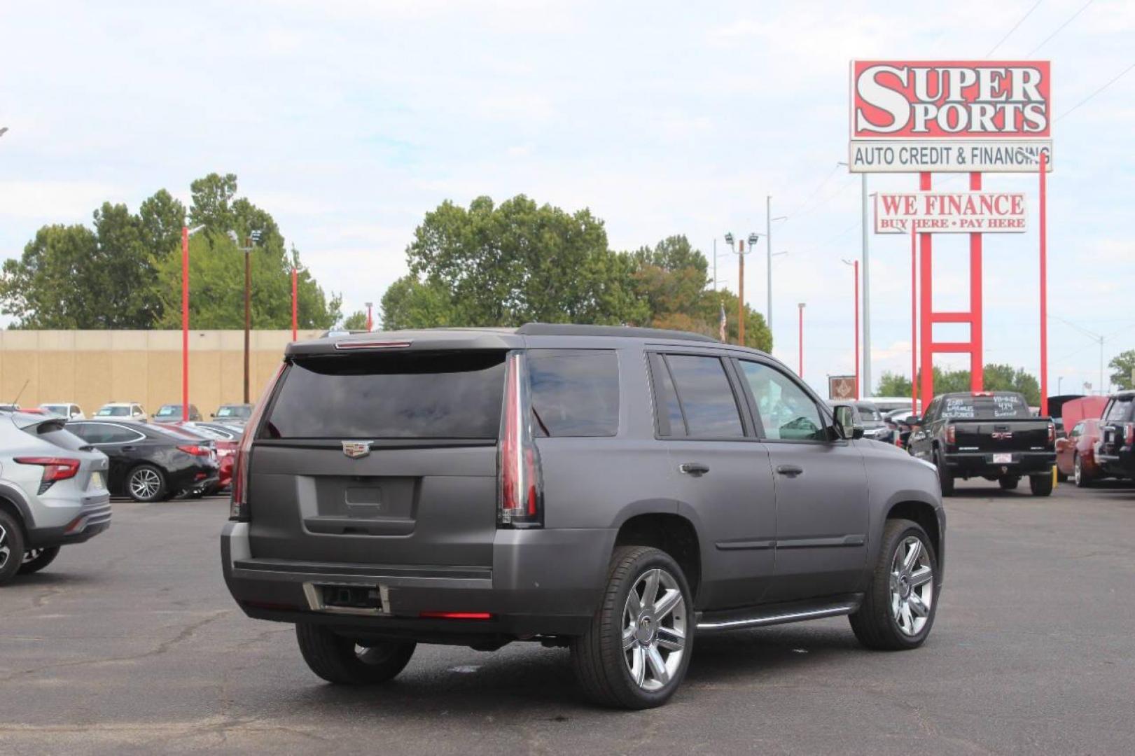 2017 Pewter Cadillac Escalade Luxury 4WD (1GYS4BKJ7HR) with an 6.2L V8 OHV 16V FFV engine, 8A transmission, located at 4301 NW 39th , Oklahoma City, OK, 73112, (405) 949-5600, 35.512135, -97.598671 - NO DRIVERS LICENCE NO-FULL COVERAGE INSURANCE-NO CREDIT CHECK. COME ON OVER TO SUPERSPORTS AND TAKE A LOOK AND TEST DRIVE. PLEASE GIVE US A CALL AT (405) 949-5600. NO LICENSIA DE MANEJAR- NO SEGURO DE COBERTURA TOTAL- NO VERIFICACCION DE CREDITO. POR FAVOR VENGAN A SUPERSPORTS, ECHE UN - Photo#3