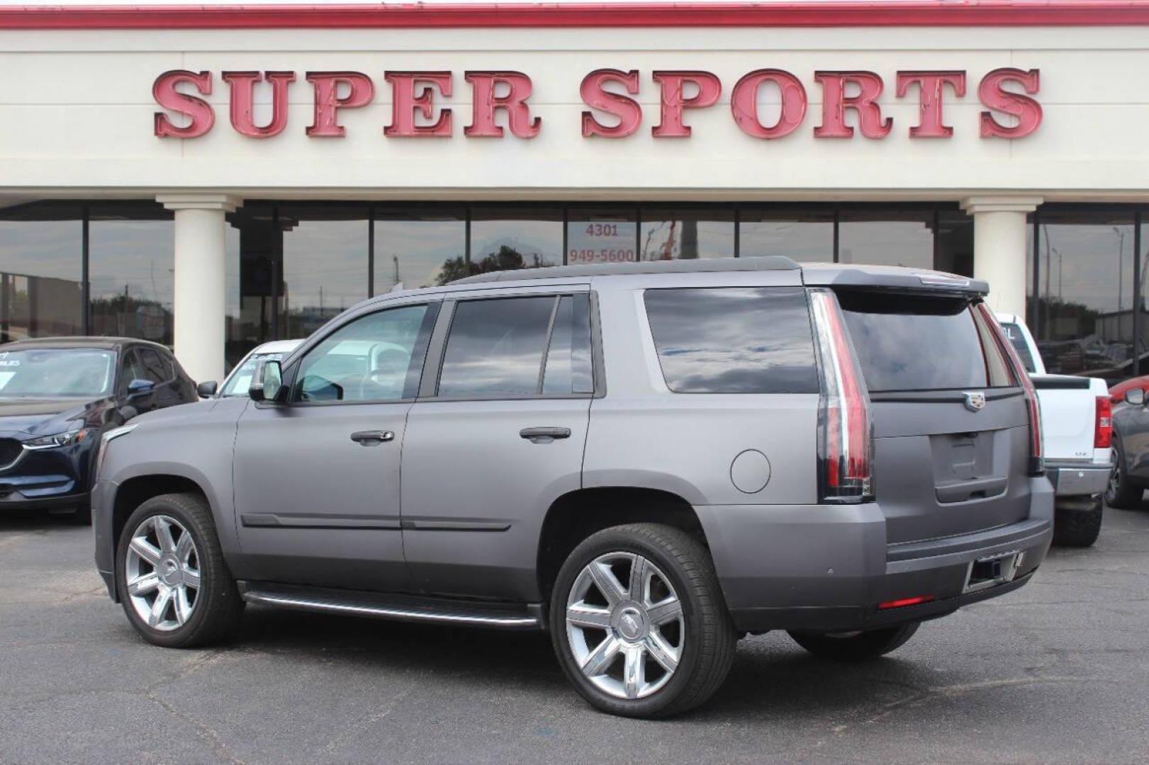 2017 Pewter Cadillac Escalade Luxury 4WD (1GYS4BKJ7HR) with an 6.2L V8 OHV 16V FFV engine, 8A transmission, located at 4301 NW 39th , Oklahoma City, OK, 73112, (405) 949-5600, 35.512135, -97.598671 - NO DRIVERS LICENCE NO-FULL COVERAGE INSURANCE-NO CREDIT CHECK. COME ON OVER TO SUPERSPORTS AND TAKE A LOOK AND TEST DRIVE. PLEASE GIVE US A CALL AT (405) 949-5600. NO LICENSIA DE MANEJAR- NO SEGURO DE COBERTURA TOTAL- NO VERIFICACCION DE CREDITO. POR FAVOR VENGAN A SUPERSPORTS, ECHE UN - Photo#4