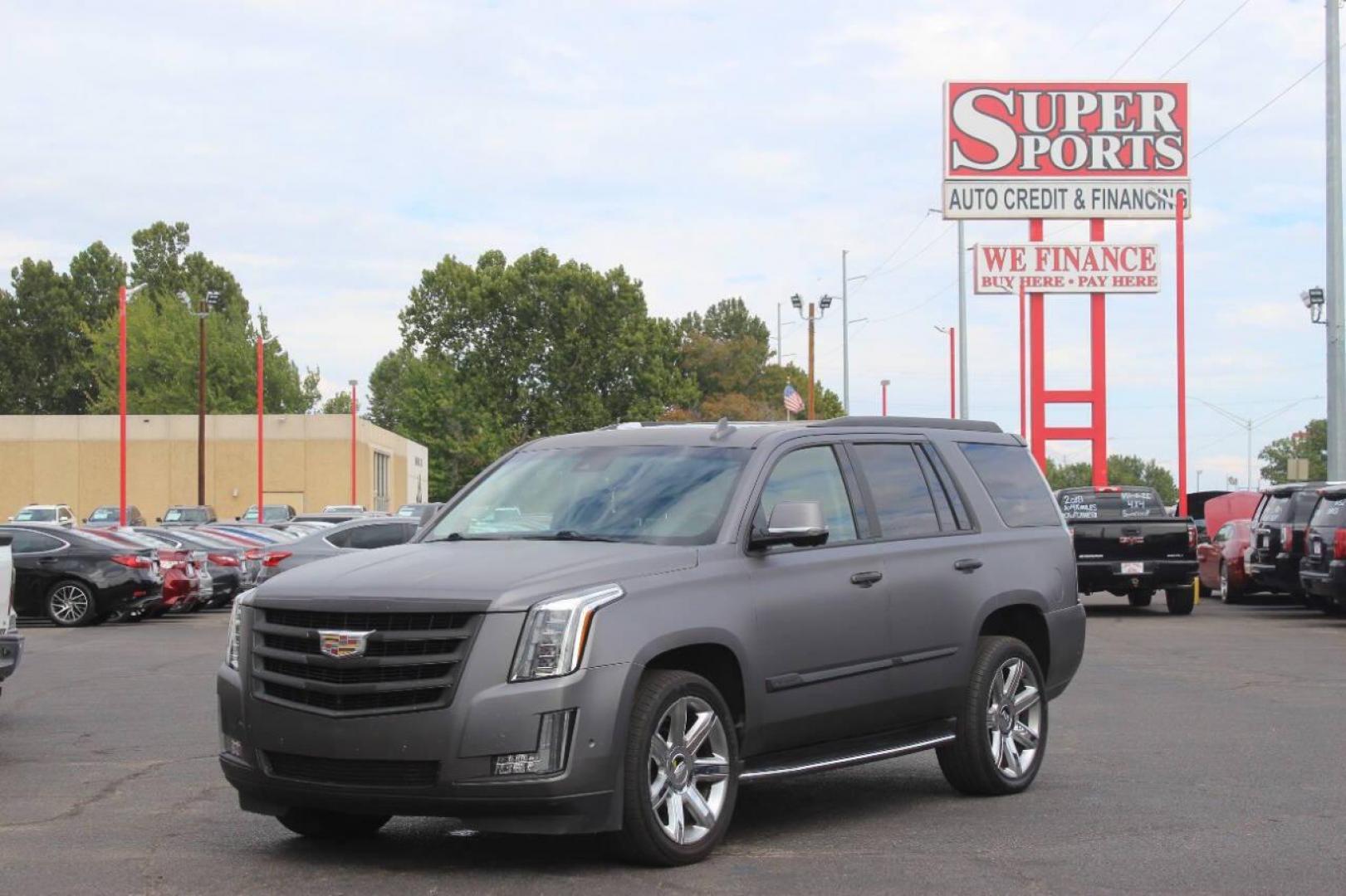 2017 Pewter Cadillac Escalade Luxury 4WD (1GYS4BKJ7HR) with an 6.2L V8 OHV 16V FFV engine, 8A transmission, located at 4301 NW 39th , Oklahoma City, OK, 73112, (405) 949-5600, 35.512135, -97.598671 - NO DRIVERS LICENCE NO-FULL COVERAGE INSURANCE-NO CREDIT CHECK. COME ON OVER TO SUPERSPORTS AND TAKE A LOOK AND TEST DRIVE. PLEASE GIVE US A CALL AT (405) 949-5600. NO LICENSIA DE MANEJAR- NO SEGURO DE COBERTURA TOTAL- NO VERIFICACCION DE CREDITO. POR FAVOR VENGAN A SUPERSPORTS, ECHE UN - Photo#6