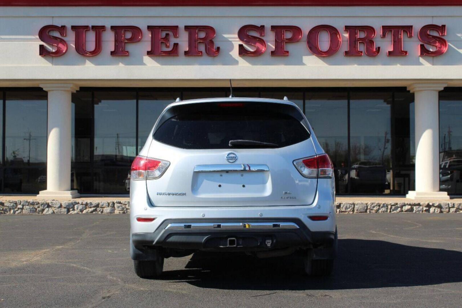 2013 Silver Nissan Pathfinder LE 2WD (5N1AR2MN4DC) with an 3.5L V6 DOHC 24V engine, Continuously Variable Transmission transmission, located at 4301 NW 39th , Oklahoma City, OK, 73112, (405) 949-5600, 35.512135, -97.598671 - NO DRIVERS LICENCE NO-FULL COVERAGE INSURANCE-NO CREDIT CHECK. COME ON OVER TO SUPERSPORTS AND TAKE A LOOK AND TEST DRIVE PLEASE GIVE US A CALL AT (405) 949-5600. NO LICENSIA DE MANEJAR- NO SEGURO DE COBERTURA TOTAL- NO VERIFICACCION DE CREDITO. POR FAVOR VENGAN A SUPERSPORTS, ECHE UN V - Photo#3