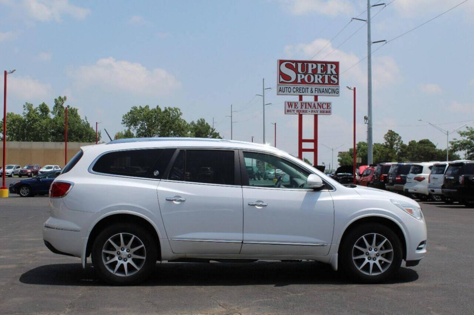 2016 White Buick Enclave Leather FWD (5GAKRBKD9GJ) with an 3.6L V6 DOHC 24V engine, 6-Speed Automatic Overdrive transmission, located at 4301 NW 39th , Oklahoma City, OK, 73112, (405) 949-5600, 35.512135, -97.598671 - Photo#3