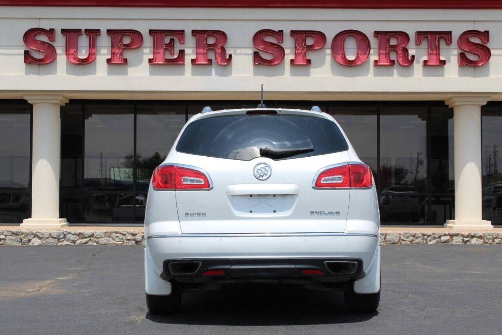 2016 White Buick Enclave Leather FWD (5GAKRBKD9GJ) with an 3.6L V6 DOHC 24V engine, 6-Speed Automatic Overdrive transmission, located at 4301 NW 39th , Oklahoma City, OK, 73112, (405) 949-5600, 35.512135, -97.598671 - Photo#4