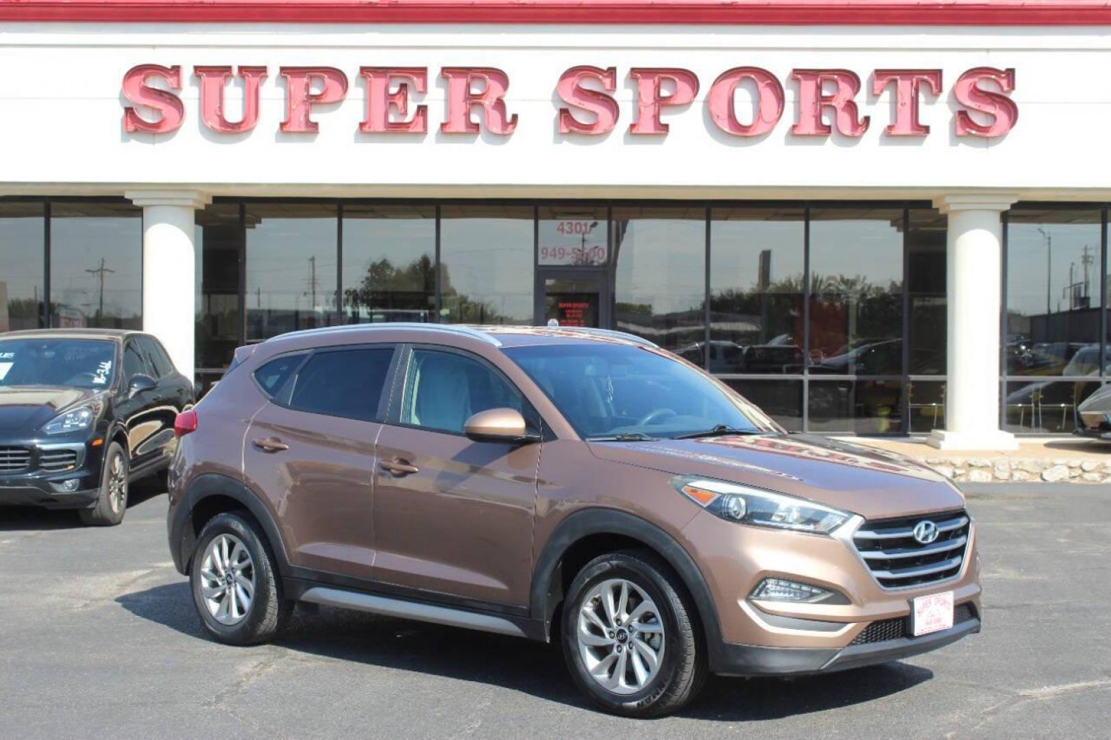 2017 Brown Hyundai Tucson SE w/Preferred Package (KM8J33A44HU) with an 2.0L L4 DOHC 16V engine, 6A transmission, located at 4301 NW 39th , Oklahoma City, OK, 73112, (405) 949-5600, 35.512135, -97.598671 - NO DRIVERS LICENCE NO-FULL COVERAGE INSURANCE-NO CREDIT CHECK. COME ON OVER TO SUPERSPORTS AND TAKE A LOOK AND TEST DRIVE. PLEASE GIVE US A CALL AT (405) 949-5600. NO LICENSIA DE MANEJAR- NO SEGURO DE COBERTURA TOTAL- NO VERIFICACCION DE CREDITO. POR FAVOR VENGAN A SUPERSPORTS, ECHE UN - Photo#0