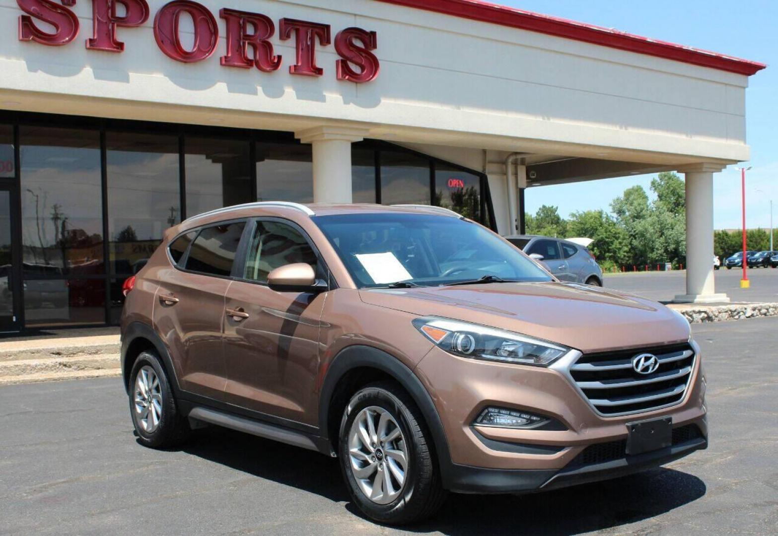 2017 Brown Hyundai Tucson SE w/Preferred Package (KM8J33A44HU) with an 2.0L L4 DOHC 16V engine, 6A transmission, located at 4301 NW 39th , Oklahoma City, OK, 73112, (405) 949-5600, 35.512135, -97.598671 - NO DRIVERS LICENCE NO-FULL COVERAGE INSURANCE-NO CREDIT CHECK. COME ON OVER TO SUPERSPORTS AND TAKE A LOOK AND TEST DRIVE. PLEASE GIVE US A CALL AT (405) 949-5600. NO LICENSIA DE MANEJAR- NO SEGURO DE COBERTURA TOTAL- NO VERIFICACCION DE CREDITO. POR FAVOR VENGAN A SUPERSPORTS, ECHE UN - Photo#1