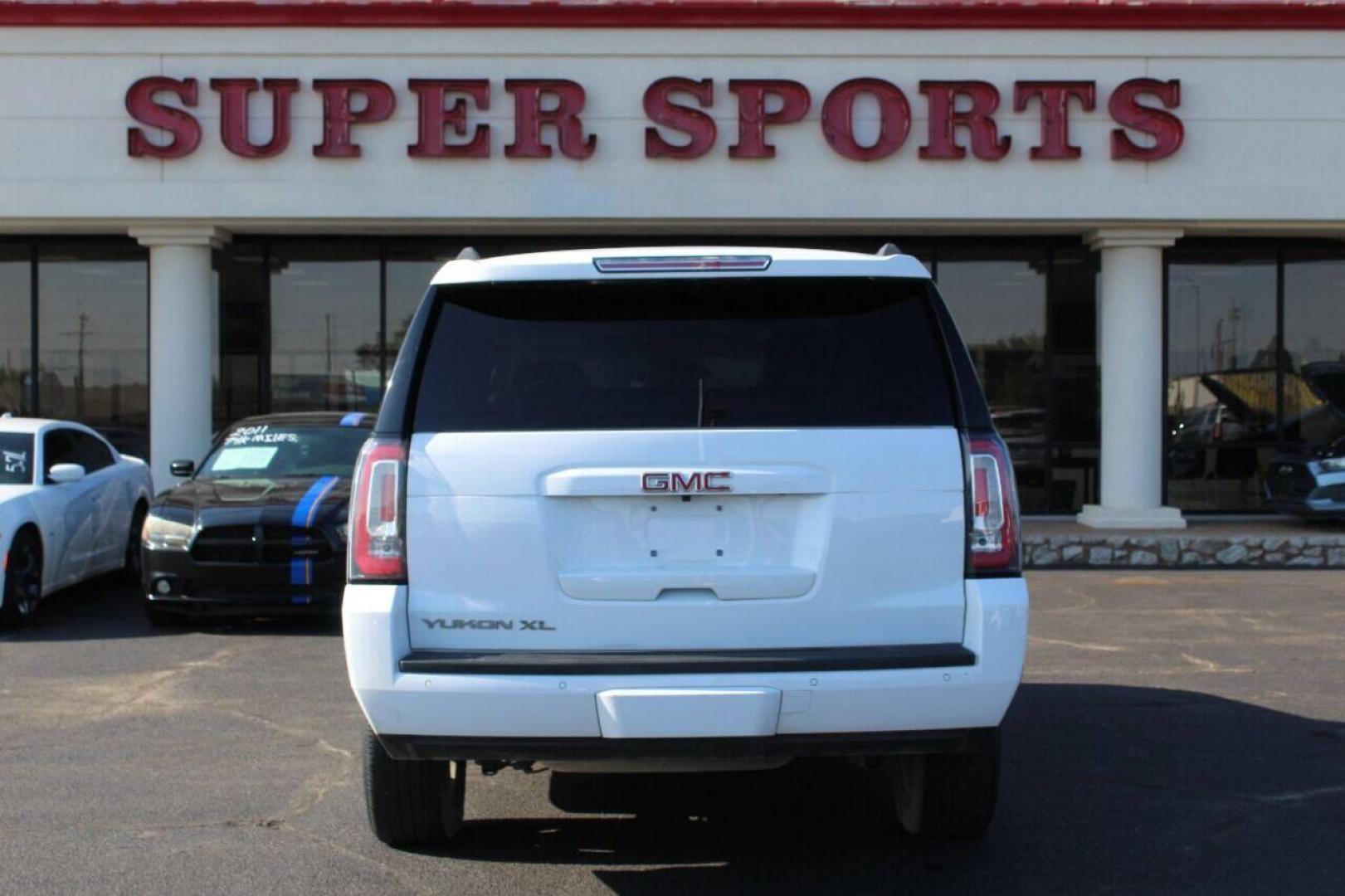 2019 White GMC Yukon XL SLT 2WD (1GKS1GKC3KR) with an 5.3L V8 OHV 16V engine, 6A transmission, located at 4301 NW 39th , Oklahoma City, OK, 73112, (405) 949-5600, 35.512135, -97.598671 - NO DRIVERS LICENCE NO-FULL COVERAGE INSURANCE-NO CREDIT CHECK. COME ON OVER TO SUPERSPORTS AND TAKE A LOOK AND TEST DRIVE. PLEASE GIVE US A CALL AT (405) 949-5600. NO LICENSIA DE MANEJAR- NO SEGURO DE COBERTURA TOTAL- NO VERIFICACCION DE CREDITO. POR FAVOR VENGAN A SUPERSPORTS, ECHE UN - Photo#3