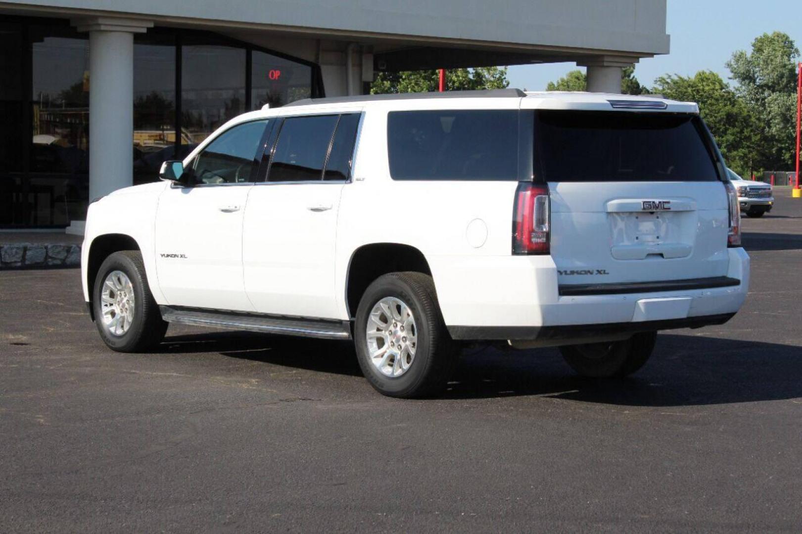 2019 White GMC Yukon XL SLT 2WD (1GKS1GKC3KR) with an 5.3L V8 OHV 16V engine, 6A transmission, located at 4301 NW 39th , Oklahoma City, OK, 73112, (405) 949-5600, 35.512135, -97.598671 - NO DRIVERS LICENCE NO-FULL COVERAGE INSURANCE-NO CREDIT CHECK. COME ON OVER TO SUPERSPORTS AND TAKE A LOOK AND TEST DRIVE. PLEASE GIVE US A CALL AT (405) 949-5600. NO LICENSIA DE MANEJAR- NO SEGURO DE COBERTURA TOTAL- NO VERIFICACCION DE CREDITO. POR FAVOR VENGAN A SUPERSPORTS, ECHE UN - Photo#4