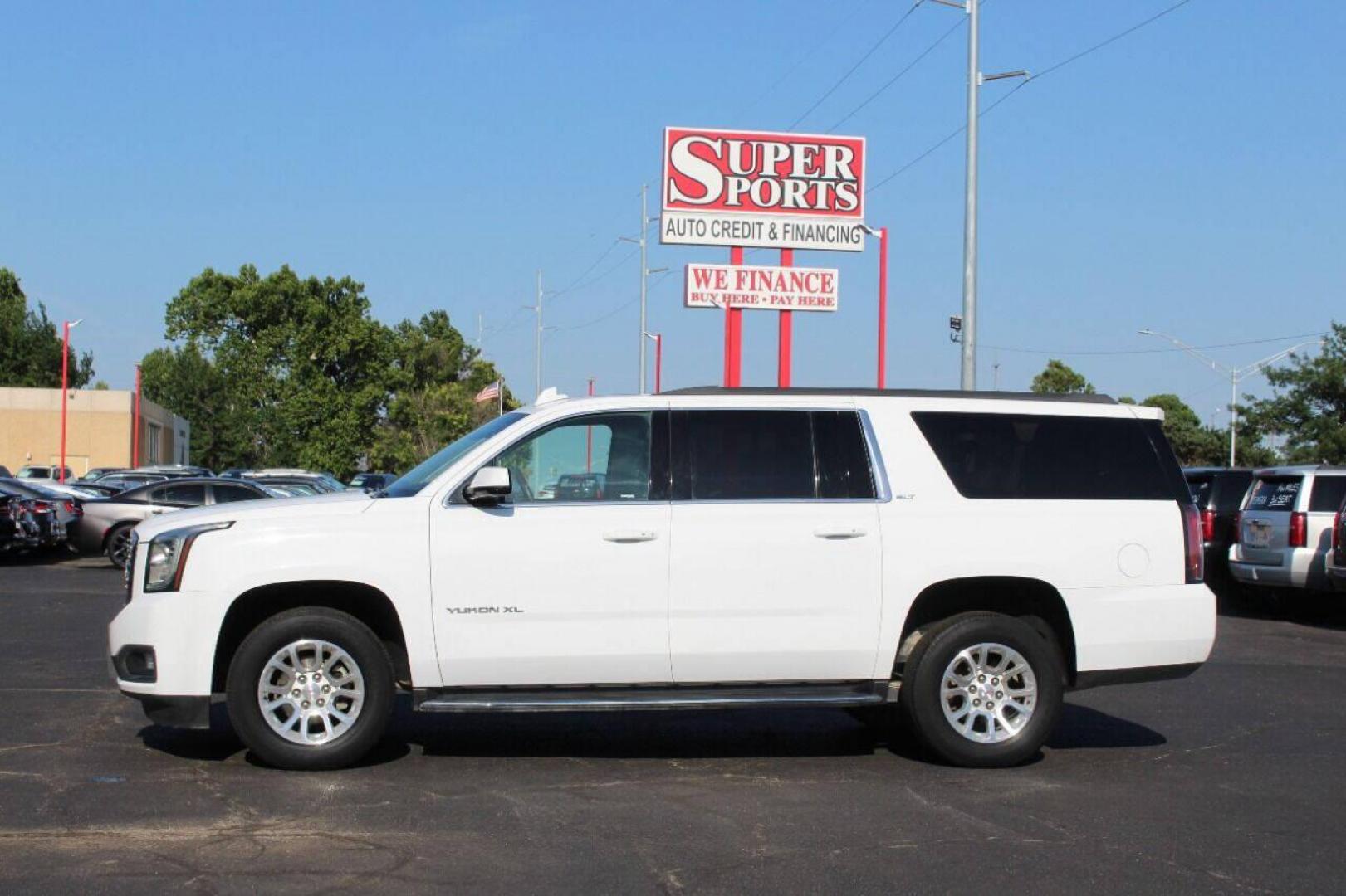 2019 White GMC Yukon XL SLT 2WD (1GKS1GKC3KR) with an 5.3L V8 OHV 16V engine, 6A transmission, located at 4301 NW 39th , Oklahoma City, OK, 73112, (405) 949-5600, 35.512135, -97.598671 - NO DRIVERS LICENCE NO-FULL COVERAGE INSURANCE-NO CREDIT CHECK. COME ON OVER TO SUPERSPORTS AND TAKE A LOOK AND TEST DRIVE. PLEASE GIVE US A CALL AT (405) 949-5600. NO LICENSIA DE MANEJAR- NO SEGURO DE COBERTURA TOTAL- NO VERIFICACCION DE CREDITO. POR FAVOR VENGAN A SUPERSPORTS, ECHE UN - Photo#5