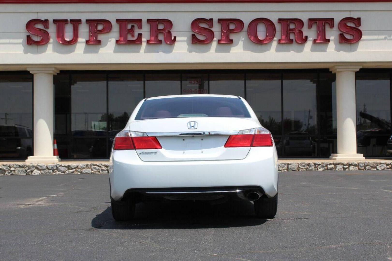 2015 White Honda Accord LX Sedan CVT (1HGCR2F33FA) with an 2.4L L4 DOHC 16V engine, Continuously Variable Transmission transmission, located at 4301 NW 39th , Oklahoma City, OK, 73112, (405) 949-5600, 35.512135, -97.598671 - NO DRIVERS LICENCE NO - FULL COVERAGE INSURANCE - NO CREDIT CHECK. COME ON OVER TO SUPERSPORTS AND TAKE A LOOK AND TEST DRIVE. PLEASE GIVE US A CALL AT (405) 949-5600. NO LICENCIA DE MANEJAR - NO SEGURO DE COBERTURA TOTAL - NO VERIFICACION DE CREDITO. POR FAVOR VENGAN A SUPERSPORTS, ECHE - Photo#4