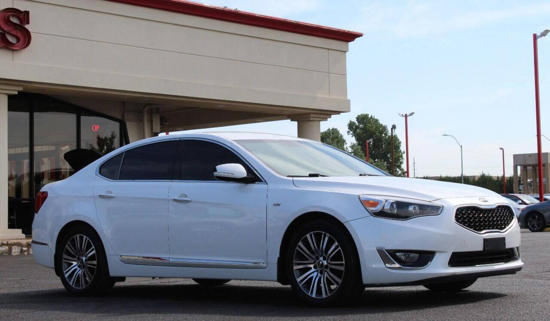 2015 White Kia Cadenza Premium (KNALN4D76F5) with an 3.3L V6 DOHC 24V engine, 6-Speed Automatic transmission, located at 4301 NW 39th , Oklahoma City, OK, 73112, (405) 949-5600, 35.512135, -97.598671 - NO DRIVERS LICENCE NO-FULL COVERAGE INSURANCE-NO CREDIT CHECK. COME ON OVER TO SUPERSPORTS AND TAKE A LOOK AND TEST DRIVE. PLEASE GIVE US A CALL AT (405) 949-5600. NO LICENSIA DE MANEJAR- NO SEGURO DE COBERTURA TOTAL- NO VERIFICACCION DE CREDITO. POR FAVOR VENGAN A SUPERSPORTS, ECHE UN - Photo#1