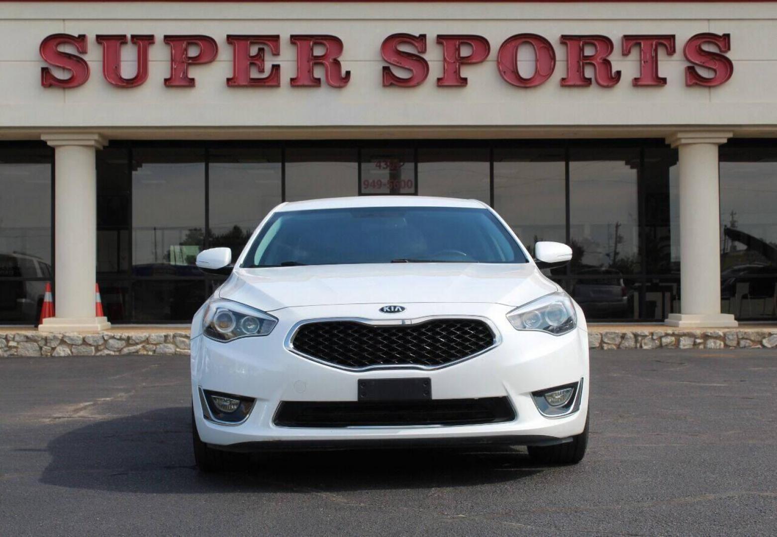 2015 White Kia Cadenza Premium (KNALN4D76F5) with an 3.3L V6 DOHC 24V engine, 6-Speed Automatic transmission, located at 4301 NW 39th , Oklahoma City, OK, 73112, (405) 949-5600, 35.512135, -97.598671 - NO DRIVERS LICENCE NO-FULL COVERAGE INSURANCE-NO CREDIT CHECK. COME ON OVER TO SUPERSPORTS AND TAKE A LOOK AND TEST DRIVE. PLEASE GIVE US A CALL AT (405) 949-5600. NO LICENSIA DE MANEJAR- NO SEGURO DE COBERTURA TOTAL- NO VERIFICACCION DE CREDITO. POR FAVOR VENGAN A SUPERSPORTS, ECHE UN - Photo#3