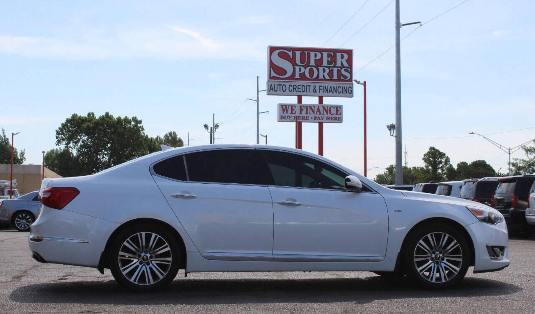 2015 White Kia Cadenza Premium (KNALN4D76F5) with an 3.3L V6 DOHC 24V engine, 6-Speed Automatic transmission, located at 4301 NW 39th , Oklahoma City, OK, 73112, (405) 949-5600, 35.512135, -97.598671 - NO DRIVERS LICENCE NO-FULL COVERAGE INSURANCE-NO CREDIT CHECK. COME ON OVER TO SUPERSPORTS AND TAKE A LOOK AND TEST DRIVE. PLEASE GIVE US A CALL AT (405) 949-5600. NO LICENSIA DE MANEJAR- NO SEGURO DE COBERTURA TOTAL- NO VERIFICACCION DE CREDITO. POR FAVOR VENGAN A SUPERSPORTS, ECHE UN - Photo#4