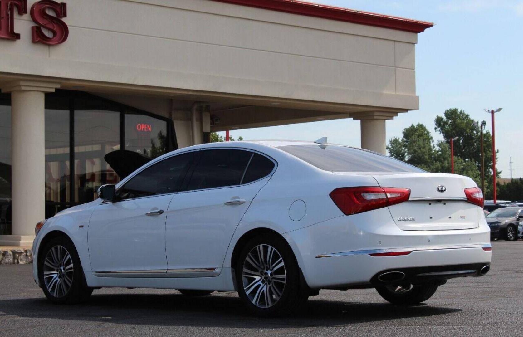 2015 White Kia Cadenza Premium (KNALN4D76F5) with an 3.3L V6 DOHC 24V engine, 6-Speed Automatic transmission, located at 4301 NW 39th , Oklahoma City, OK, 73112, (405) 949-5600, 35.512135, -97.598671 - NO DRIVERS LICENCE NO-FULL COVERAGE INSURANCE-NO CREDIT CHECK. COME ON OVER TO SUPERSPORTS AND TAKE A LOOK AND TEST DRIVE. PLEASE GIVE US A CALL AT (405) 949-5600. NO LICENSIA DE MANEJAR- NO SEGURO DE COBERTURA TOTAL- NO VERIFICACCION DE CREDITO. POR FAVOR VENGAN A SUPERSPORTS, ECHE UN - Photo#6