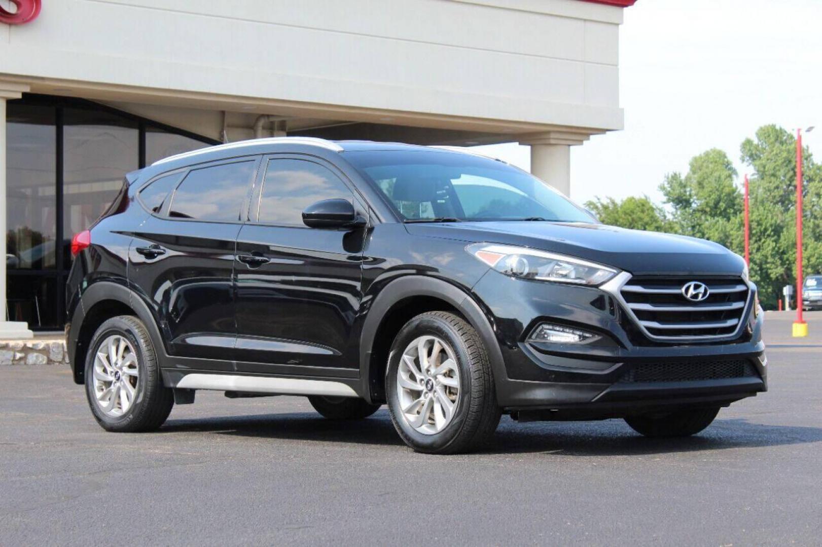 2017 Gray /gray Hyundai Tucson SE w/Preferred Package (KM8J33A46HU) with an 2.0L L4 DOHC 16V engine, 6A transmission, located at 4301 NW 39th , Oklahoma City, OK, 73112, (405) 949-5600, 35.512135, -97.598671 - NO DRIVERS LICENCE NO-FULL COVERAGE INSURANCE-NO CREDIT CHECK. COME ON OVER TO SUPERSPORTS AND TAKE A LOOK AND TEST DRIVE. PLEASE GIVE US A CALL AT (405) 949-5600. NO LICENSIA DE MANEJAR- NO SEGURO DE COBERTURA TOTAL- NO VERIFICACCION DE CREDITO. POR FAVOR VENGAN A SUPERSPORTS, ECHE UN - Photo#0