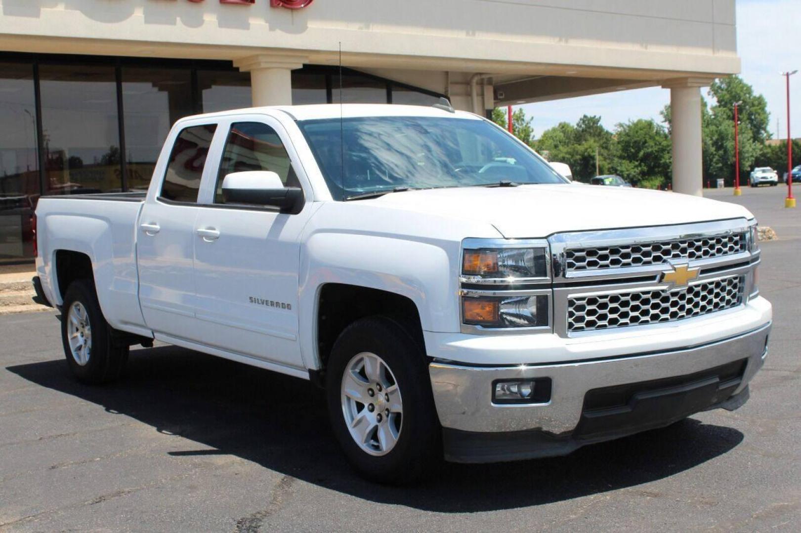 2015 White Chevrolet Silverado 1500 LT Double Cab 2WD (1GCRCREC4FZ) with an 5.3L V8 OHV 16V engine, 6-Speed Automatic transmission, located at 4301 NW 39th , Oklahoma City, OK, 73112, (405) 949-5600, 35.512135, -97.598671 - NO DRIVERS LICENCE NO-FULL COVERAGE INSURANCE-NO CREDIT CHECK. COME ON OVER TO SUPERSPORTS AND TAKE A LOOK AND TEST DRIVE. PLEASE GIVE US A CALL AT (405) 949-5600. NO LICENSIA DE MANEJAR- NO SEGURO DE COBERTURA TOTAL- NO VERIFICACCION DE CREDITO. POR FAVOR VENGAN A SUPERSPORTS, ECHE UN - Photo#8