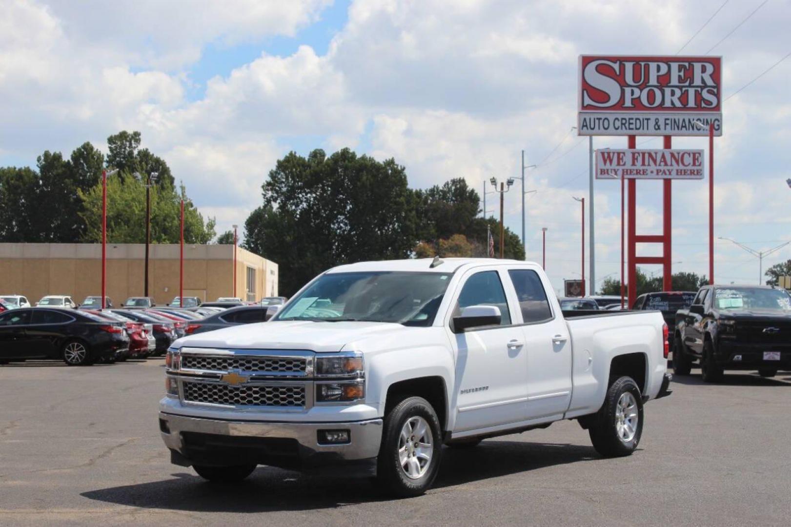 2015 White Chevrolet Silverado 1500 LT Double Cab 2WD (1GCRCREC4FZ) with an 5.3L V8 OHV 16V engine, 6-Speed Automatic transmission, located at 4301 NW 39th , Oklahoma City, OK, 73112, (405) 949-5600, 35.512135, -97.598671 - NO DRIVERS LICENCE NO-FULL COVERAGE INSURANCE-NO CREDIT CHECK. COME ON OVER TO SUPERSPORTS AND TAKE A LOOK AND TEST DRIVE. PLEASE GIVE US A CALL AT (405) 949-5600. NO LICENSIA DE MANEJAR- NO SEGURO DE COBERTURA TOTAL- NO VERIFICACCION DE CREDITO. POR FAVOR VENGAN A SUPERSPORTS, ECHE UN - Photo#5