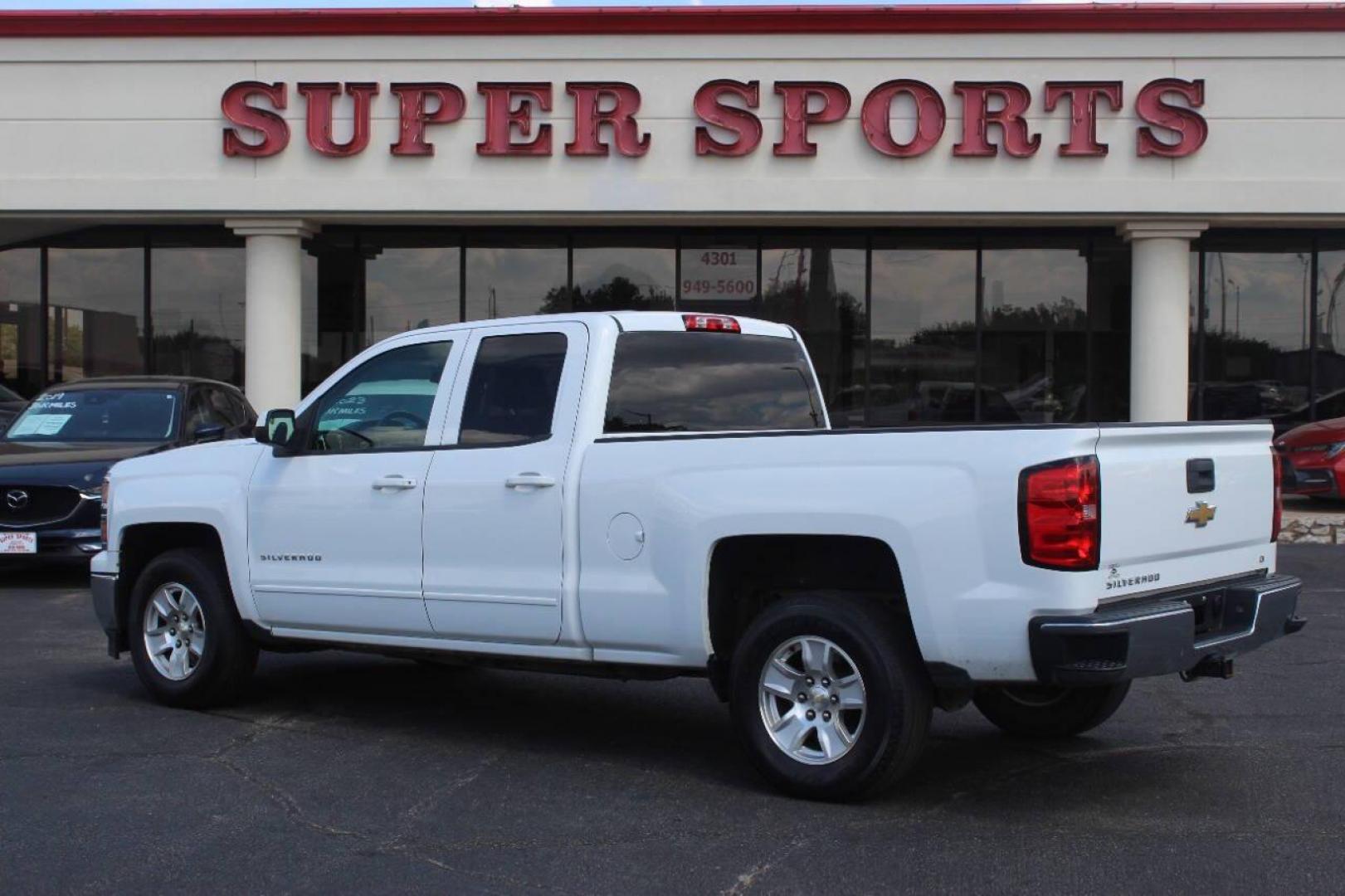 2015 White Chevrolet Silverado 1500 LT Double Cab 2WD (1GCRCREC4FZ) with an 5.3L V8 OHV 16V engine, 6-Speed Automatic transmission, located at 4301 NW 39th , Oklahoma City, OK, 73112, (405) 949-5600, 35.512135, -97.598671 - NO DRIVERS LICENCE NO-FULL COVERAGE INSURANCE-NO CREDIT CHECK. COME ON OVER TO SUPERSPORTS AND TAKE A LOOK AND TEST DRIVE. PLEASE GIVE US A CALL AT (405) 949-5600. NO LICENSIA DE MANEJAR- NO SEGURO DE COBERTURA TOTAL- NO VERIFICACCION DE CREDITO. POR FAVOR VENGAN A SUPERSPORTS, ECHE UN - Photo#3