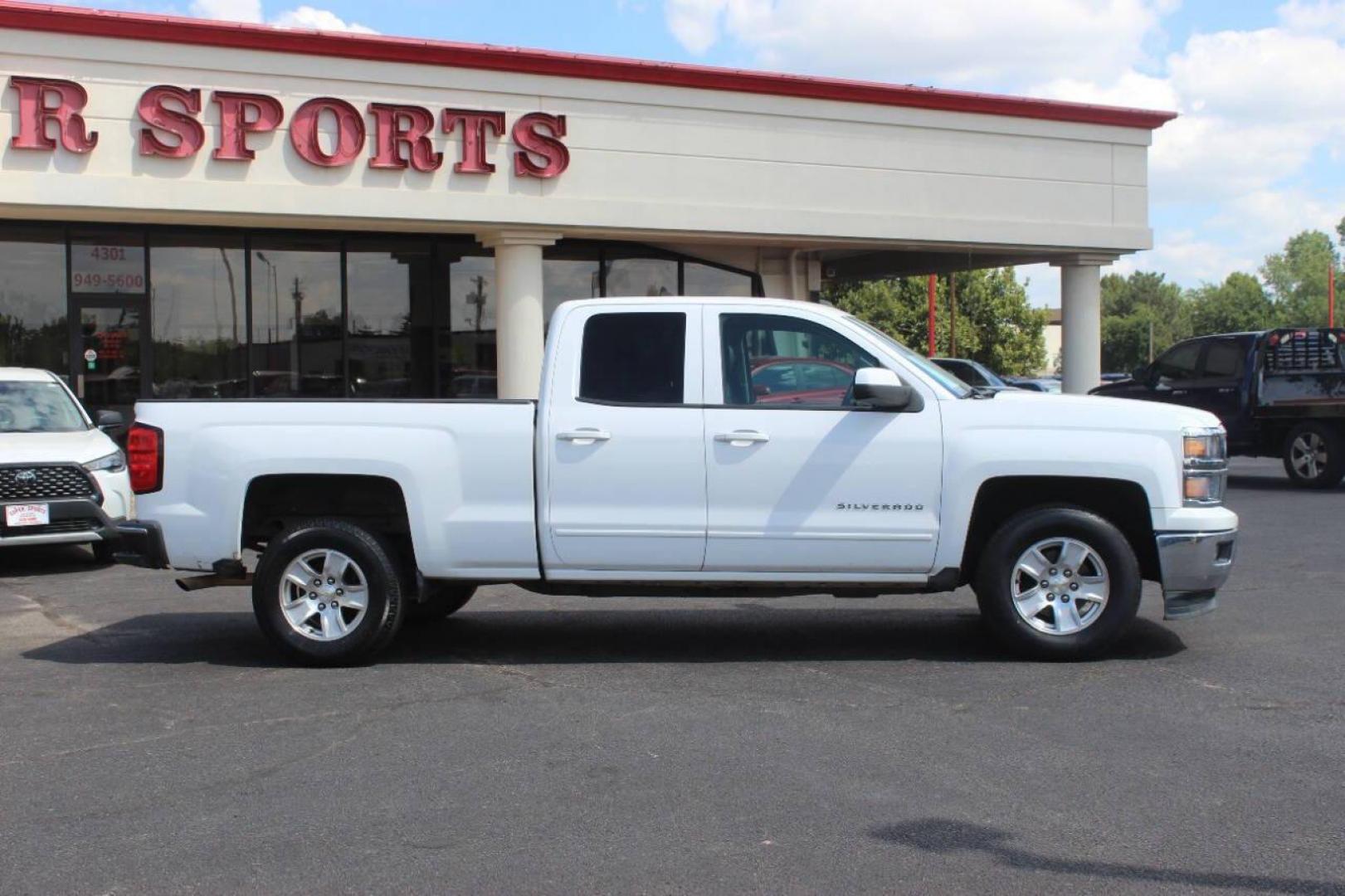 2015 White Chevrolet Silverado 1500 LT Double Cab 2WD (1GCRCREC4FZ) with an 5.3L V8 OHV 16V engine, 6-Speed Automatic transmission, located at 4301 NW 39th , Oklahoma City, OK, 73112, (405) 949-5600, 35.512135, -97.598671 - NO DRIVERS LICENCE NO-FULL COVERAGE INSURANCE-NO CREDIT CHECK. COME ON OVER TO SUPERSPORTS AND TAKE A LOOK AND TEST DRIVE. PLEASE GIVE US A CALL AT (405) 949-5600. NO LICENSIA DE MANEJAR- NO SEGURO DE COBERTURA TOTAL- NO VERIFICACCION DE CREDITO. POR FAVOR VENGAN A SUPERSPORTS, ECHE UN - Photo#0