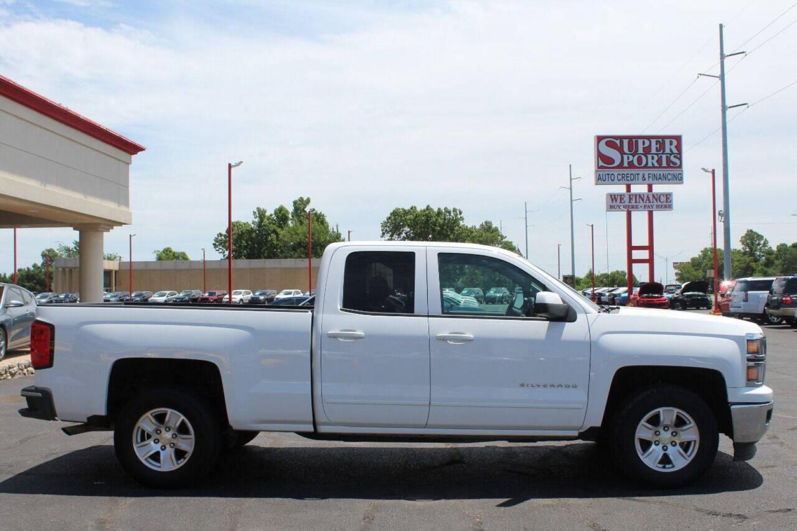 2015 White Chevrolet Silverado 1500 LT Double Cab 2WD (1GCRCREC4FZ) with an 5.3L V8 OHV 16V engine, 6-Speed Automatic transmission, located at 4301 NW 39th , Oklahoma City, OK, 73112, (405) 949-5600, 35.512135, -97.598671 - NO DRIVERS LICENCE NO-FULL COVERAGE INSURANCE-NO CREDIT CHECK. COME ON OVER TO SUPERSPORTS AND TAKE A LOOK AND TEST DRIVE. PLEASE GIVE US A CALL AT (405) 949-5600. NO LICENSIA DE MANEJAR- NO SEGURO DE COBERTURA TOTAL- NO VERIFICACCION DE CREDITO. POR FAVOR VENGAN A SUPERSPORTS, ECHE UN - Photo#11