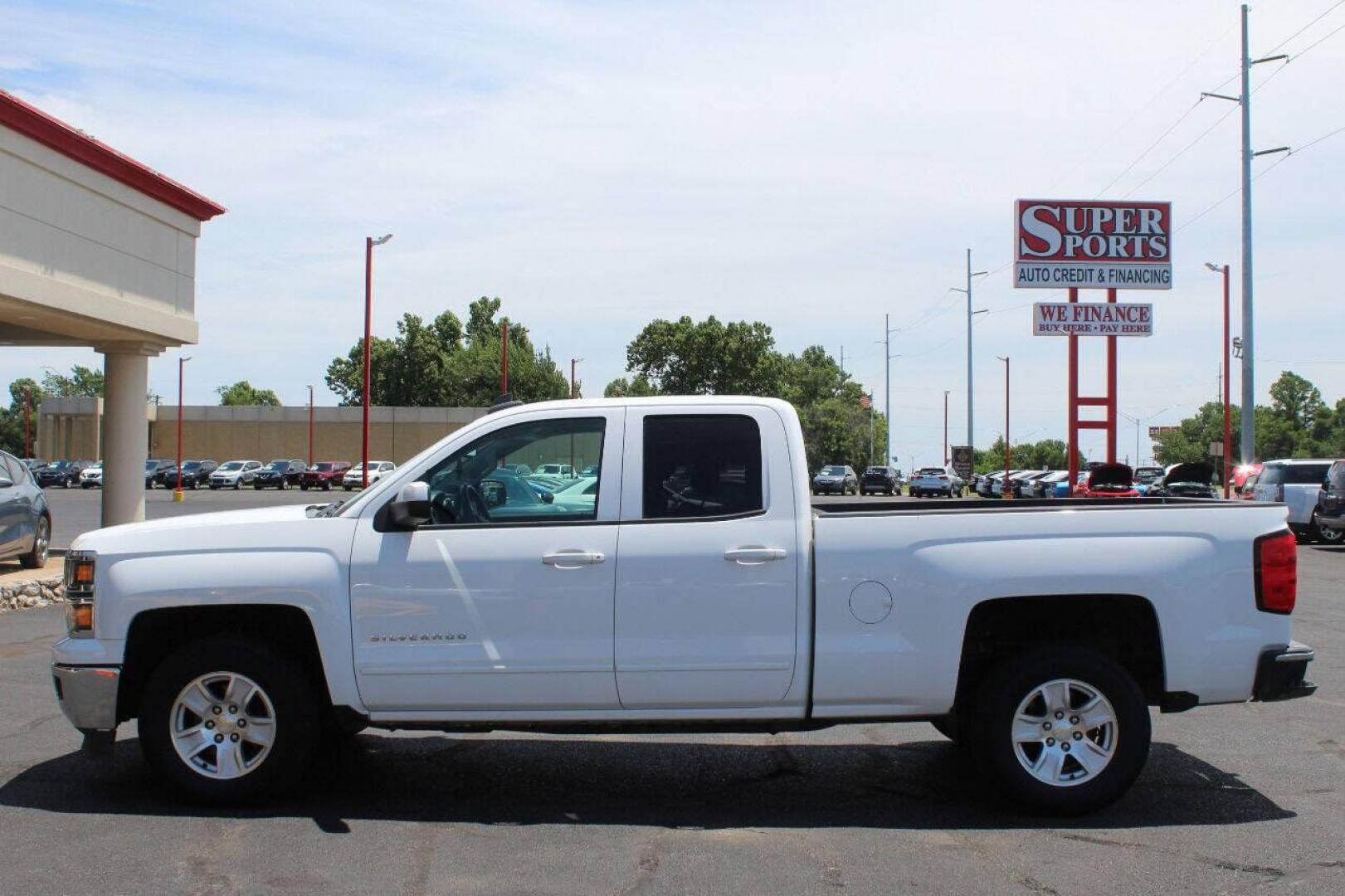 2015 White Chevrolet Silverado 1500 LT Double Cab 2WD (1GCRCREC4FZ) with an 5.3L V8 OHV 16V engine, 6-Speed Automatic transmission, located at 4301 NW 39th , Oklahoma City, OK, 73112, (405) 949-5600, 35.512135, -97.598671 - NO DRIVERS LICENCE NO-FULL COVERAGE INSURANCE-NO CREDIT CHECK. COME ON OVER TO SUPERSPORTS AND TAKE A LOOK AND TEST DRIVE. PLEASE GIVE US A CALL AT (405) 949-5600. NO LICENSIA DE MANEJAR- NO SEGURO DE COBERTURA TOTAL- NO VERIFICACCION DE CREDITO. POR FAVOR VENGAN A SUPERSPORTS, ECHE UN - Photo#13