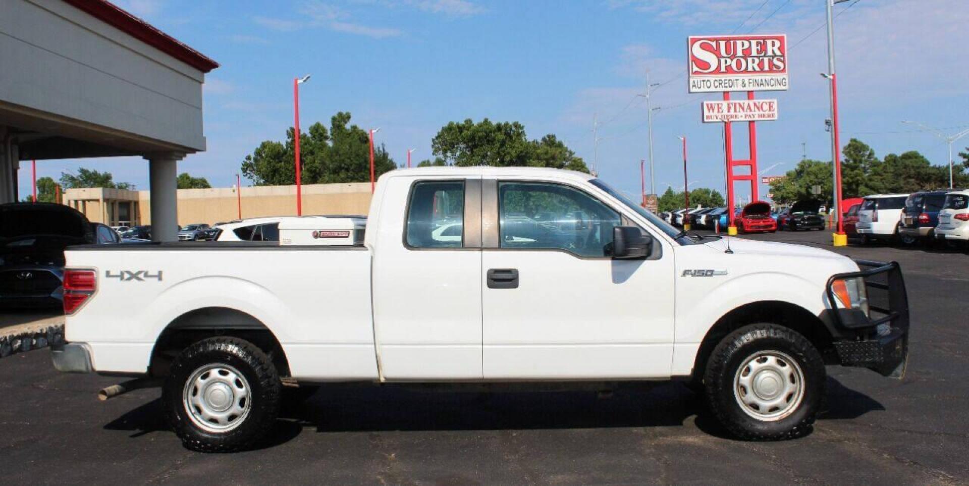 2014 White Ford F-150 FX4 SuperCab 6.5-ft. Bed 4WD (1FTFX1EF3EK) with an 5.0L V8 engine, 6-Speed Automatic transmission, located at 4301 NW 39th , Oklahoma City, OK, 73112, (405) 949-5600, 35.512135, -97.598671 - Photo#3