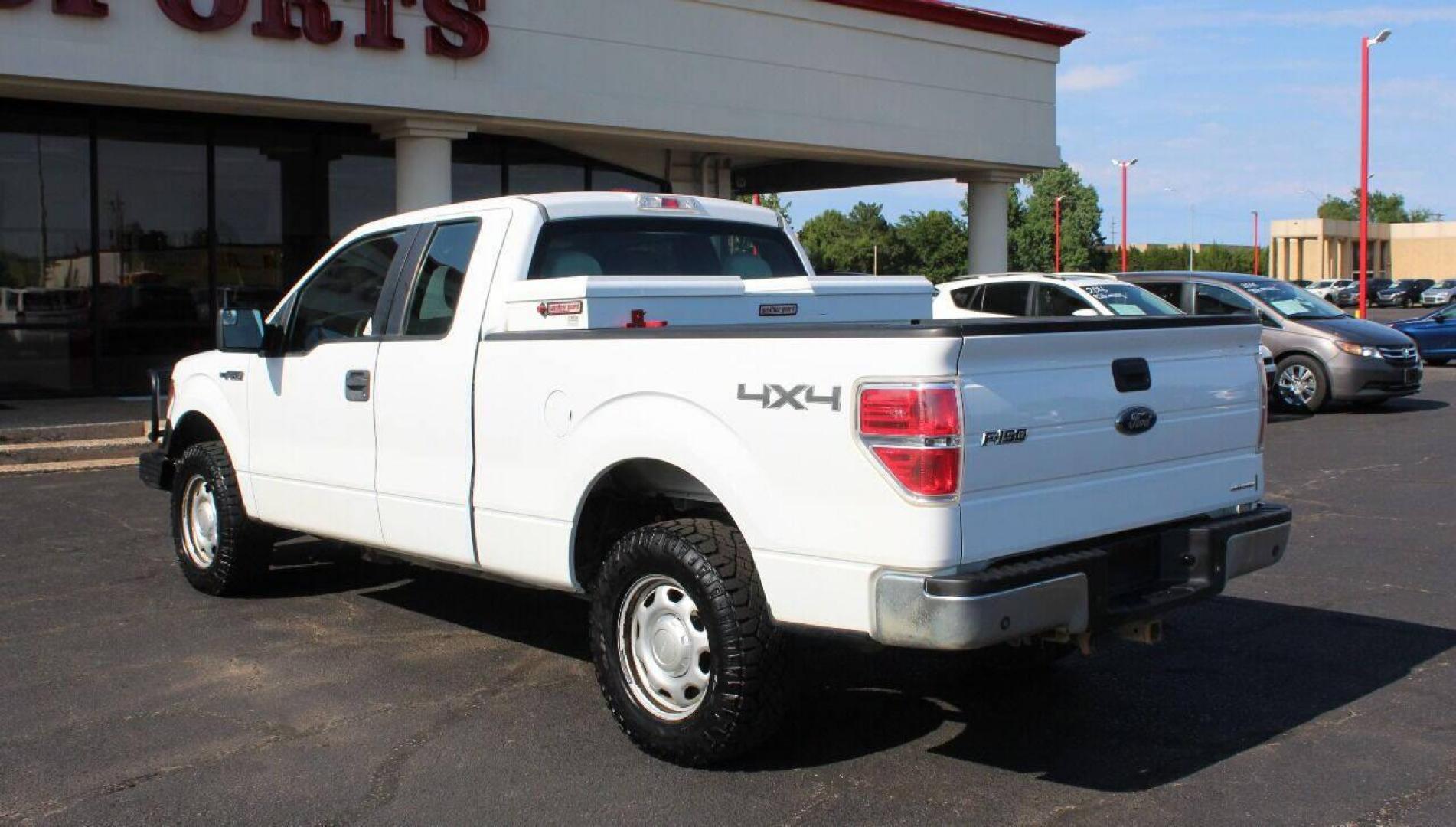 2014 White Ford F-150 FX4 SuperCab 6.5-ft. Bed 4WD (1FTFX1EF3EK) with an 5.0L V8 engine, 6-Speed Automatic transmission, located at 4301 NW 39th , Oklahoma City, OK, 73112, (405) 949-5600, 35.512135, -97.598671 - Photo#5